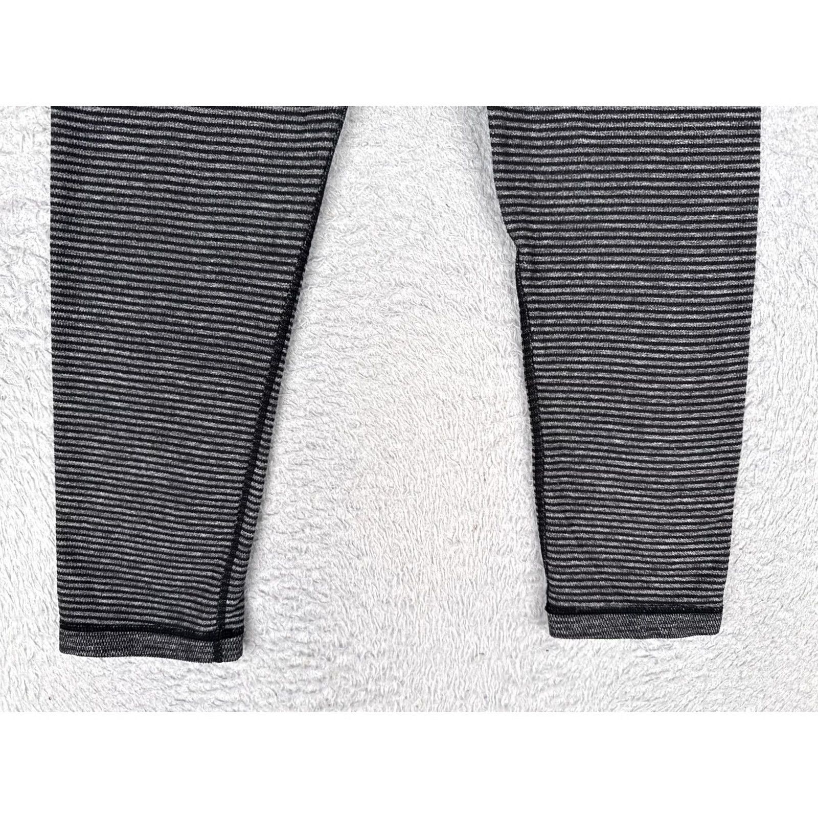 Lululemon Lululemon Leggings Womens 6 Black Gray Striped Capri High Rise Yoga Gym Athletic Size 28" / US 6 / IT 42 - 2 Thumbnail