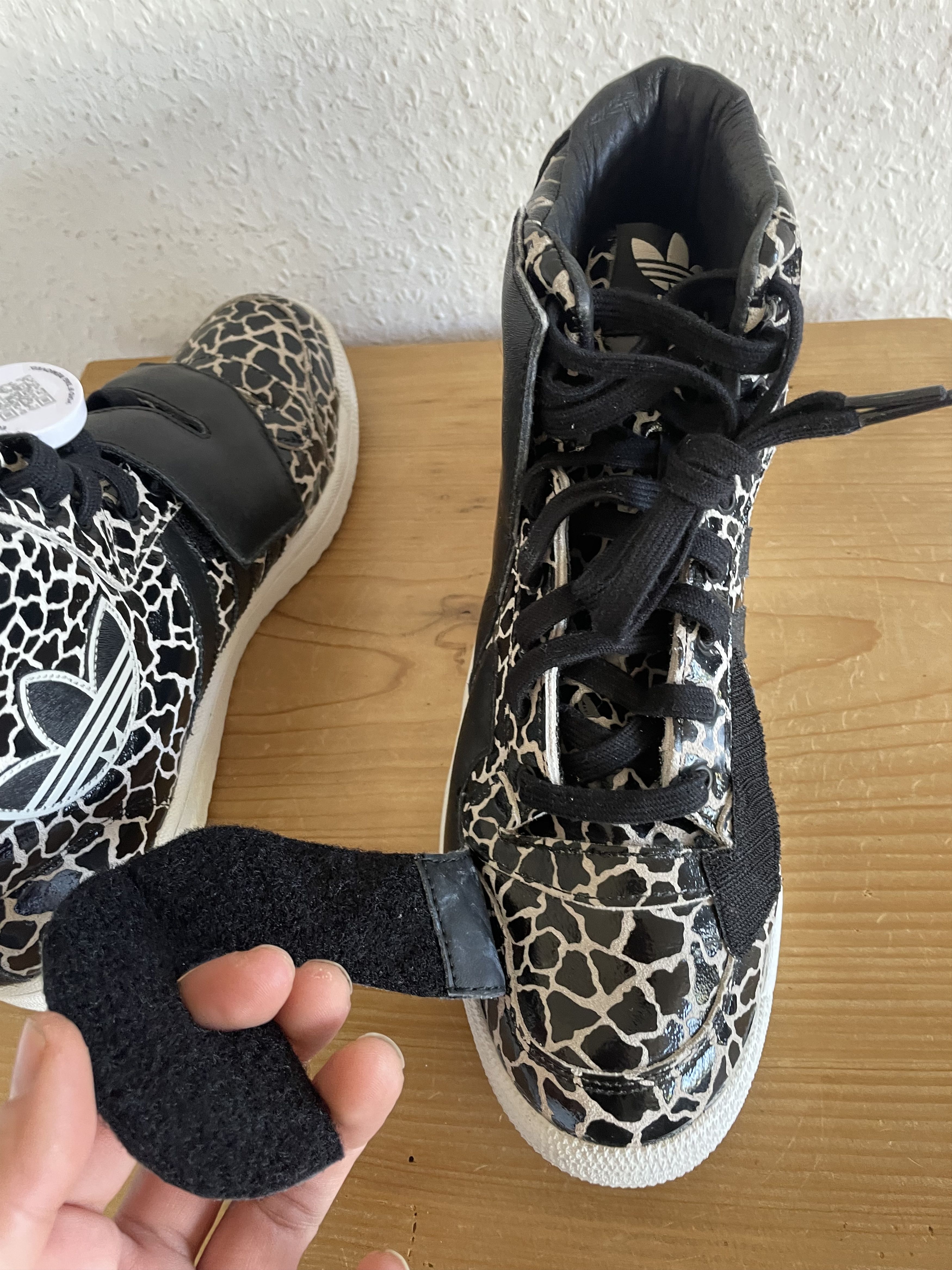 Adidas × Jeremy Scott JS Letters Giraffe Size US 9 / EU 42 - 8 Thumbnail