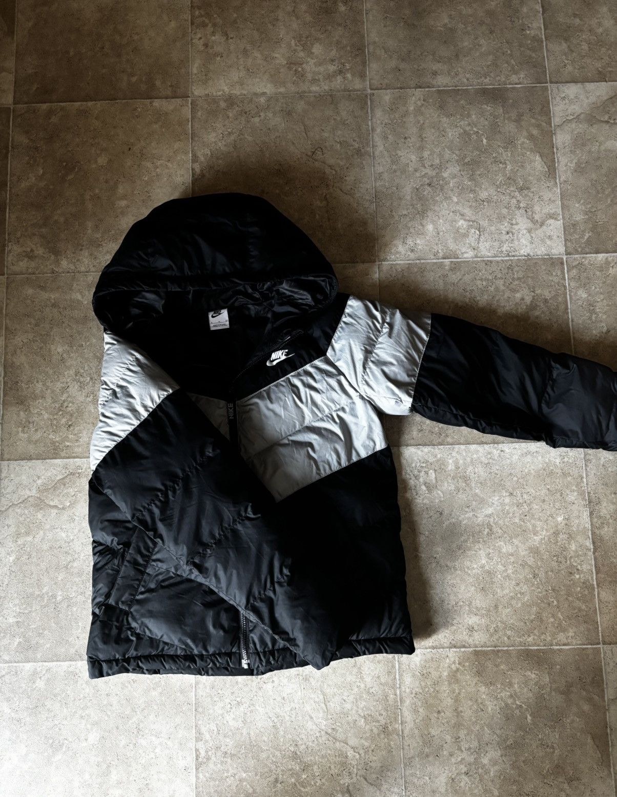 Nike Nike Black and Silver Puffer Size US XL / EU 56 / 4 - 2 Thumbnail