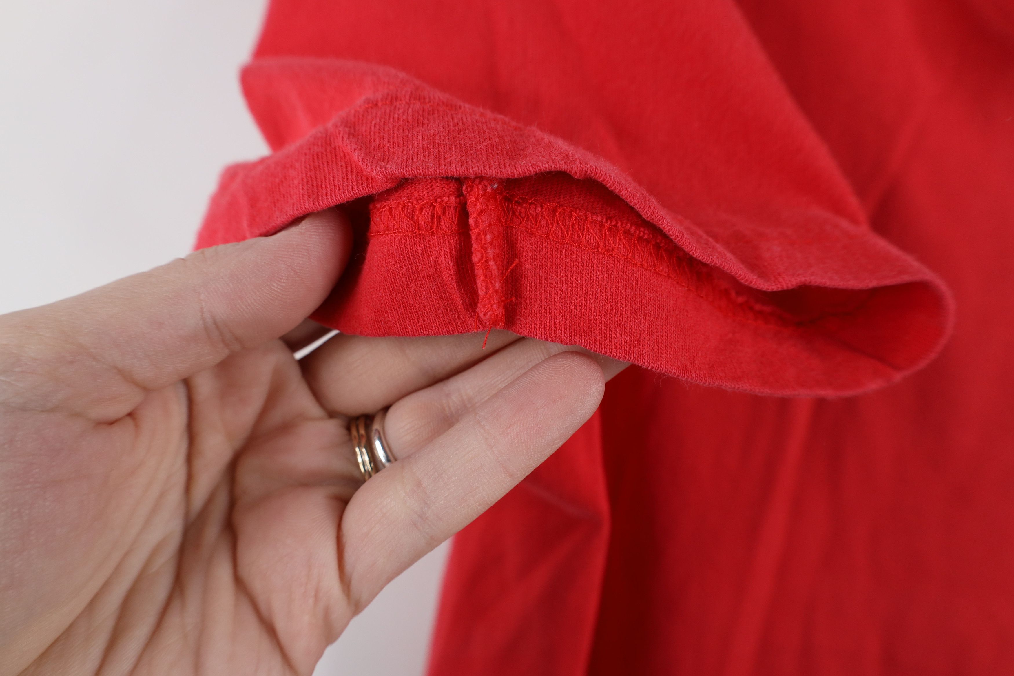 Vintage Vintage 90s Streetwear Blank V-Neck T-Shirt Red Cotton Size US S / EU 44-46 / 1 - 5 Thumbnail