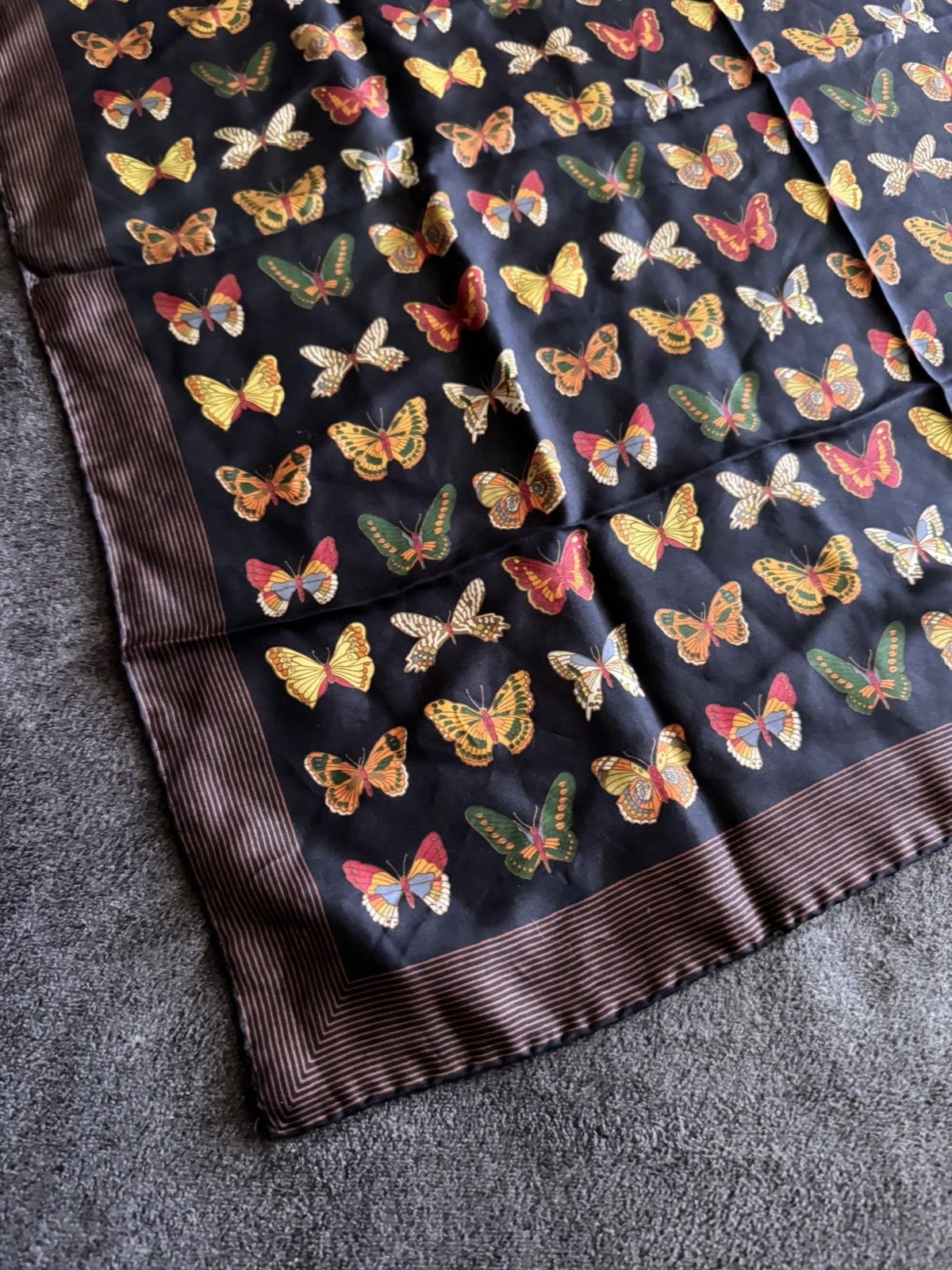 Gucci Gucci Foulard Gucci Farfalle, V. Accornero 1981 RARE Size ONE SIZE - 3 Thumbnail