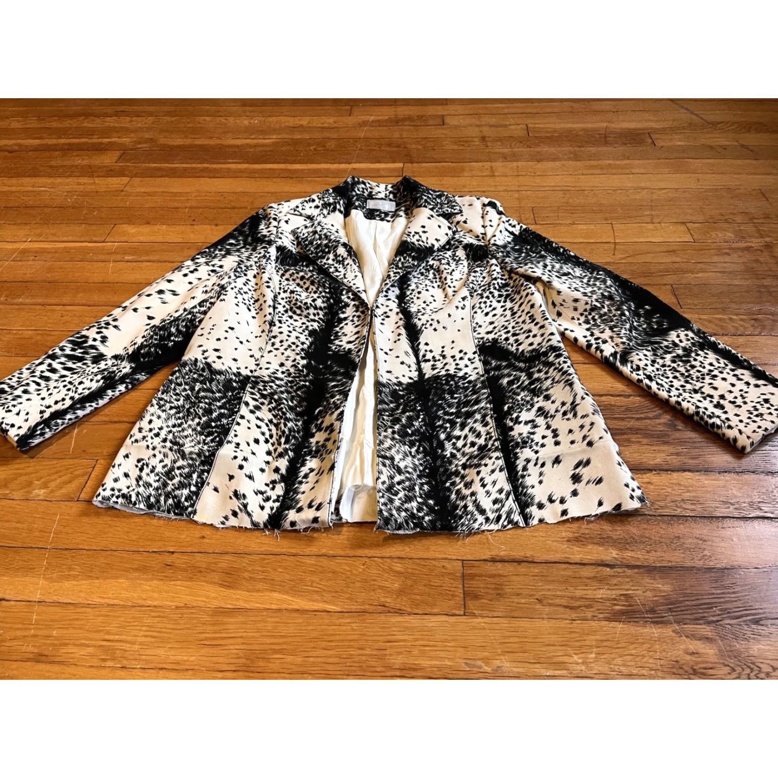 Vintage VINTAGE Alberto Makali Animal Print Blazer Women’s 40 White Black NEEDS REPAIR Size S / US 4 / IT 40 - 2 Thumbnail