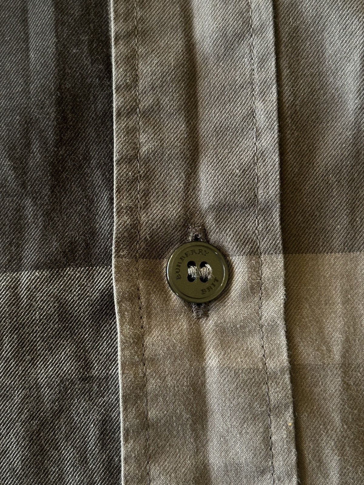 Burberry 2010s Burberry Brit Checkered Grey Black Shirt Size US L / EU 52-54 / 3 - 7 Thumbnail