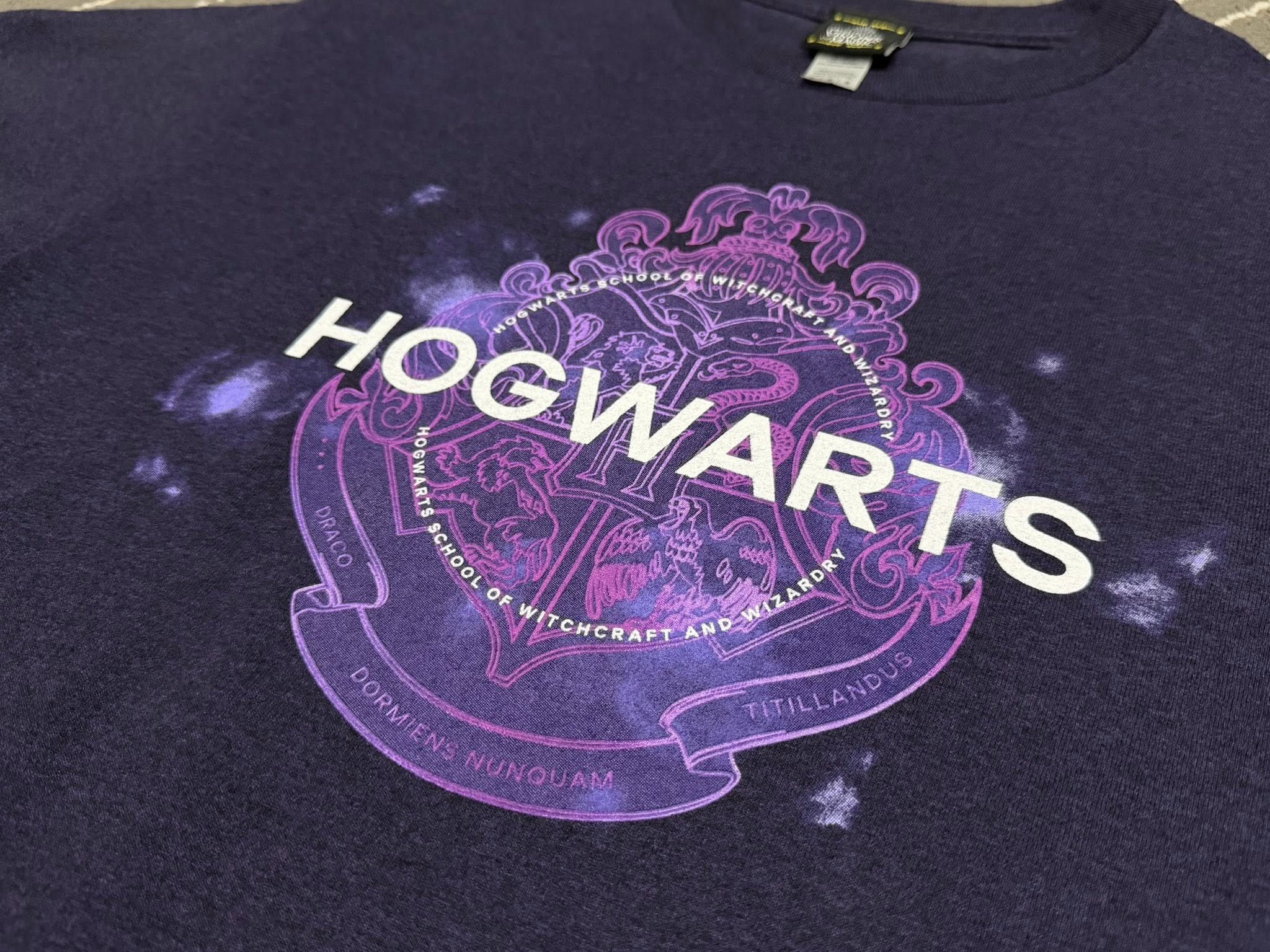 Gildan HOGWARTS school of witchcraft S1679 Size US S / EU 44-46 / 1 - 8 Thumbnail