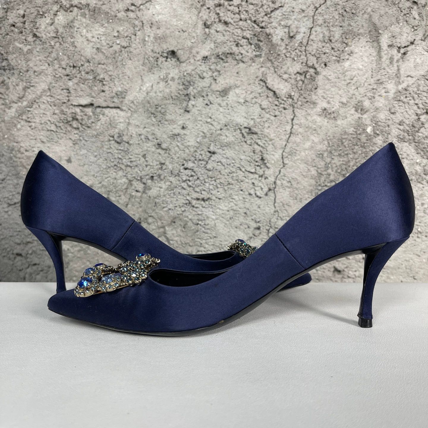 Roger Vivier Roger Vivier RV Crystal Buckle Pumps 36.5 Size US 6 / IT 36 - 6 Thumbnail