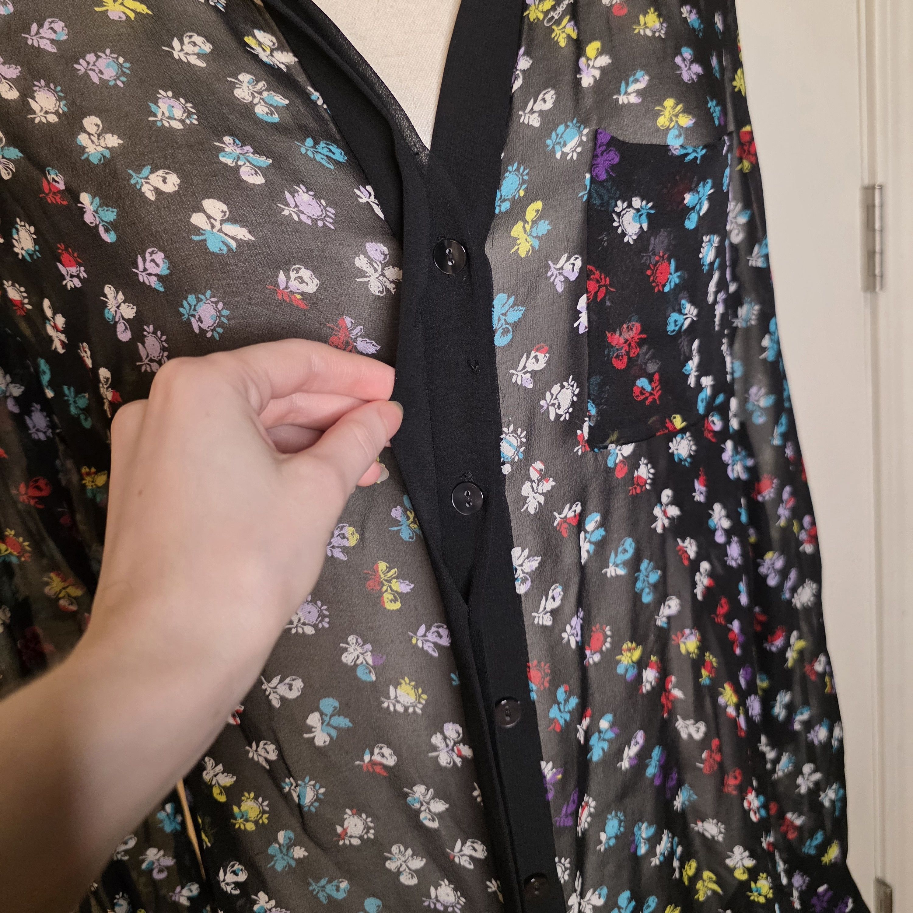 Diane von Furstenberg Diane Von Furstenberg Black Floral Sheer Silk Button Down Size M / US 6-8 / IT 42-44 - 2 Thumbnail