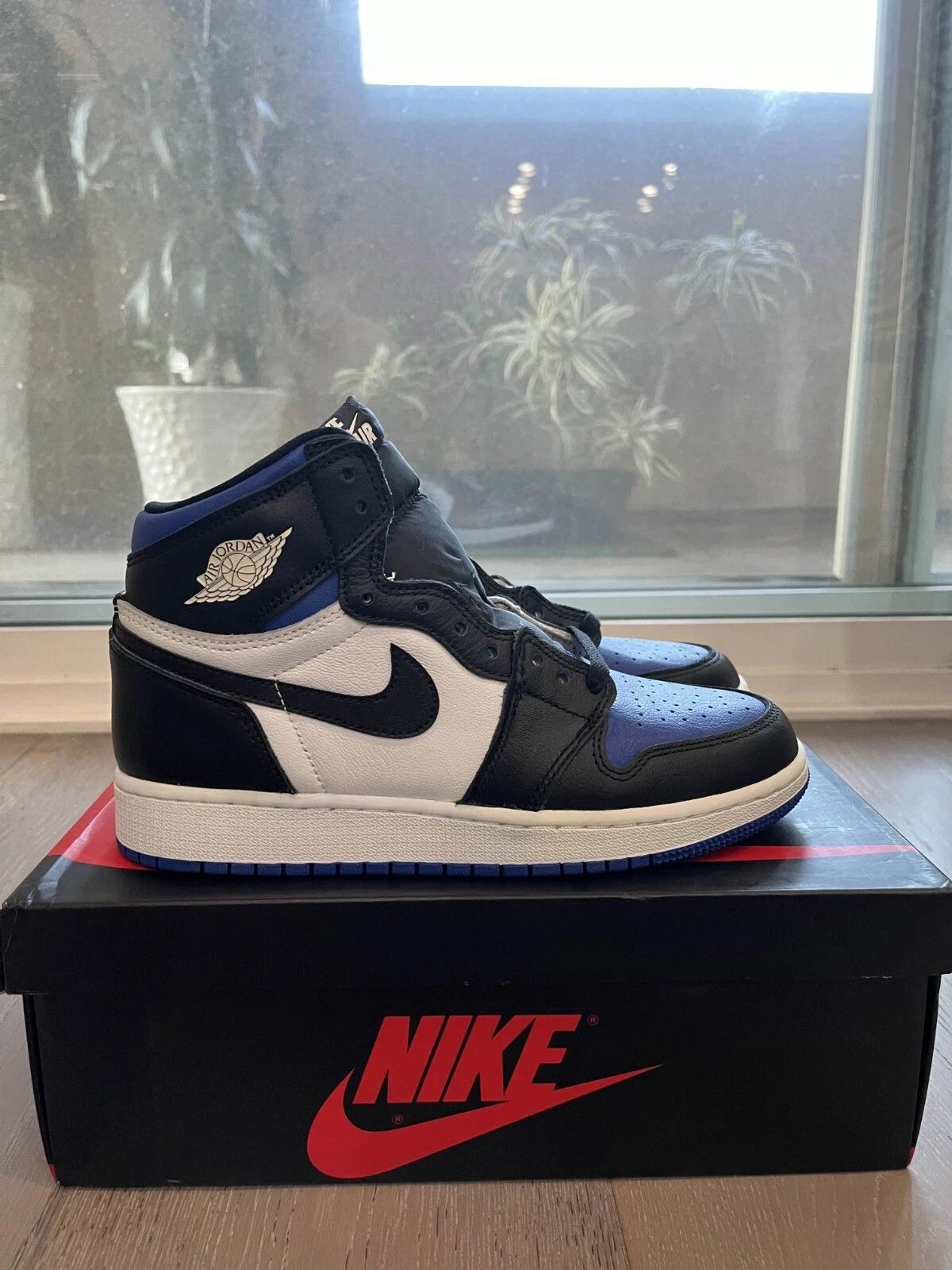 Jordan Brand Jordan 1 Retro OG High Royal Toe Size US 5.5 / EU 38 - 2 Thumbnail