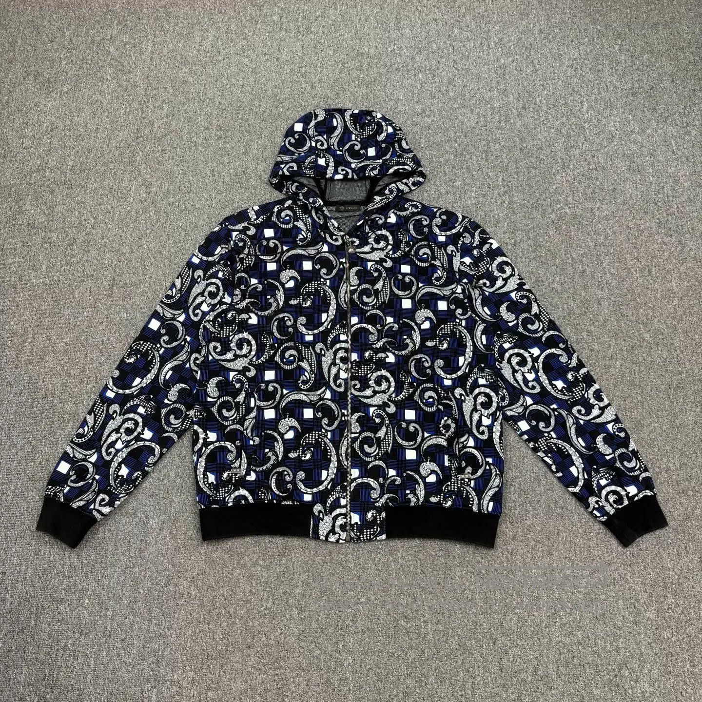 Versace versace full-print zip-up hoodie jacket. Size US XXL / EU 58 / 5 - 1 Thumbnail