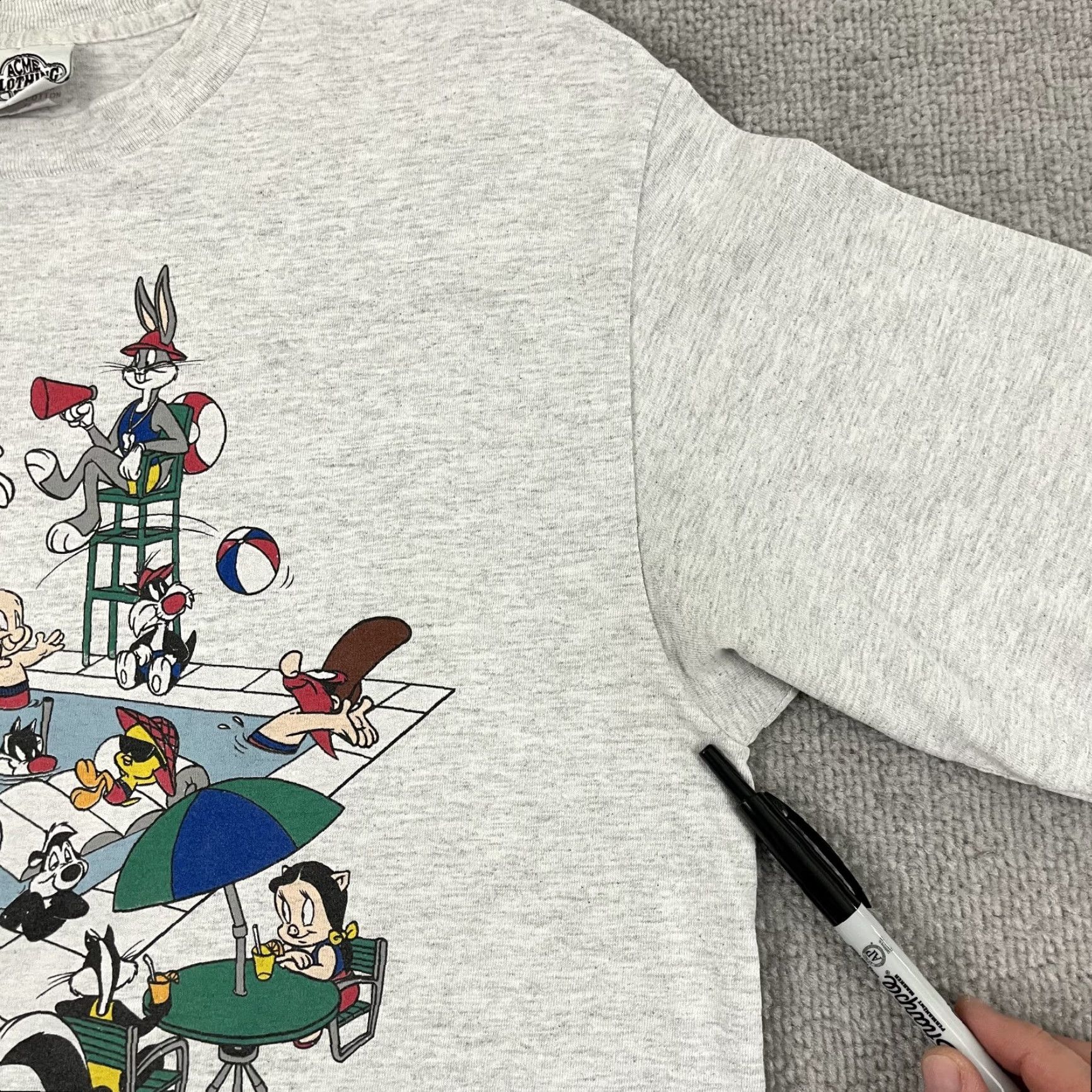 Vintage VINTAGE Acme Looney Tunes Graphic Shirt Adult Large Gray Crew Neck 90s Bugs Taz Mens Size US L / EU 52-54 / 3 - 7 Thumbnail