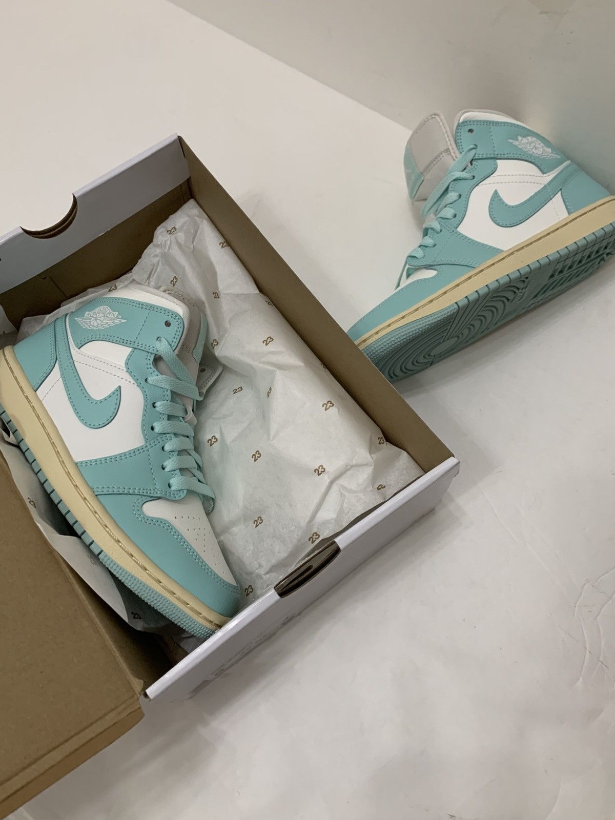 Jordan Brand AIR JORDAN 1 MID Size US 6 / IT 36 - 16 Thumbnail