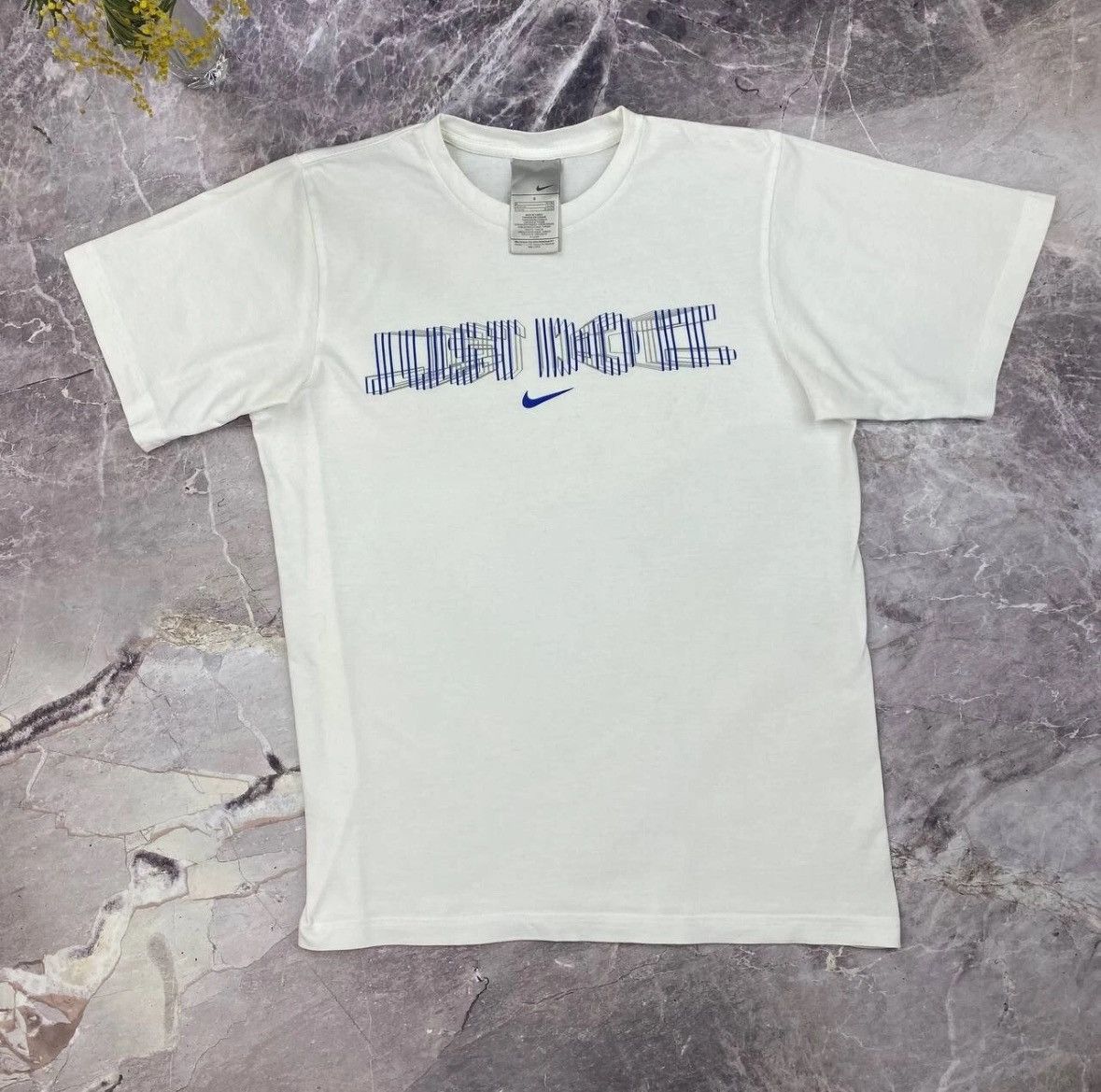 Nike Vintage Nike T shirt Centre Logo White Streetwear Mens Sz S Size US S / EU 44-46 / 1 - 5 Thumbnail