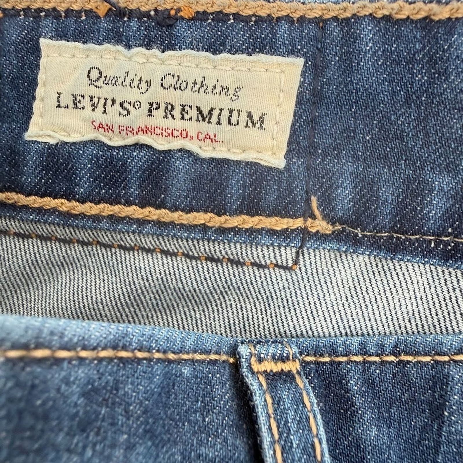 Levi's Levi’s 721 HI rise skinny jeans 29 stretch ankle zipper. Size 29" - 3 Thumbnail