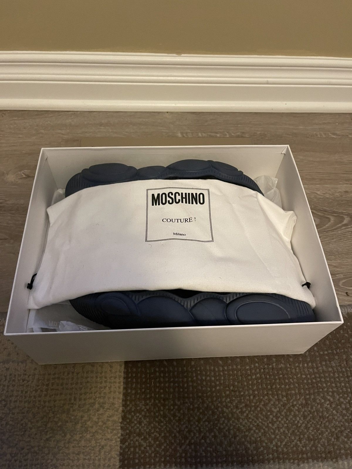 Moschino Moschino Logo Touch-Strap Sneakers Size US 10 / EU 43 - 5 Thumbnail