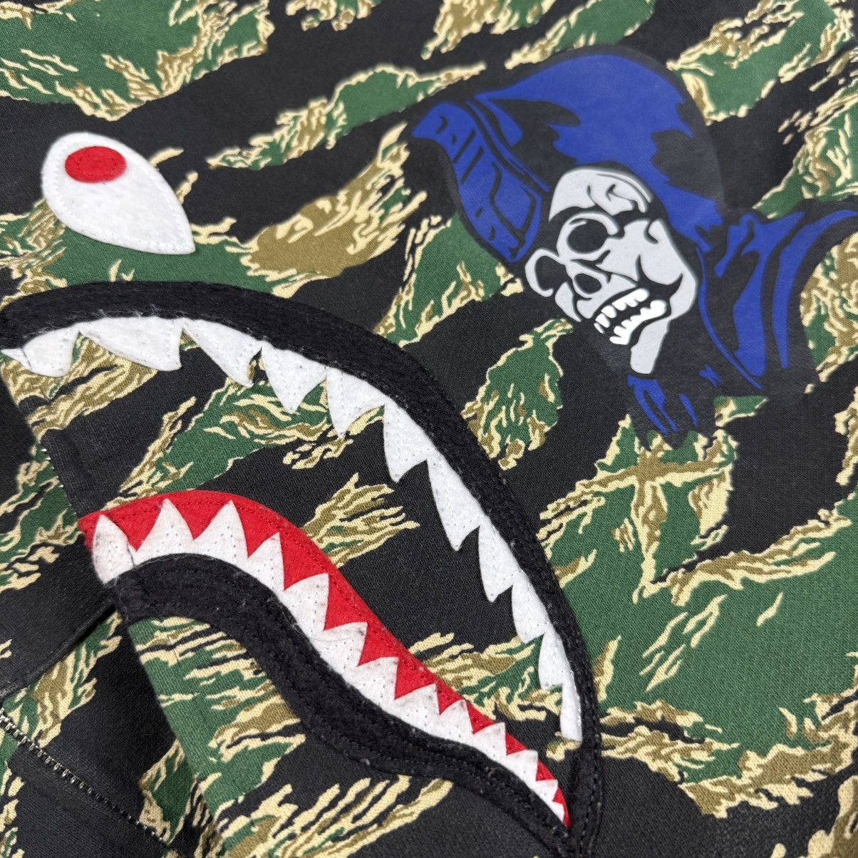 Bape BAPE Ursus Tiger Camo Shark Zip Up Hoodie Size US L / EU 52-54 / 3 - 4 Thumbnail