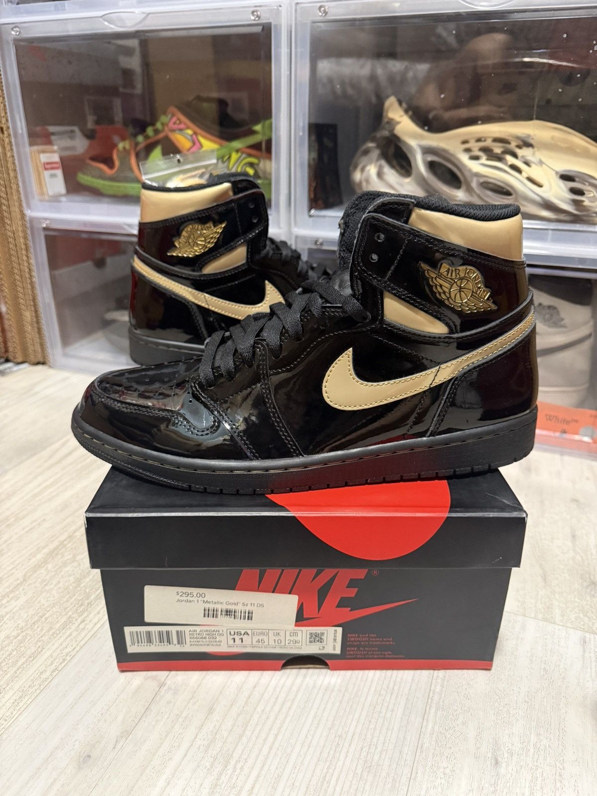 Jordan Brand Air Jordan 1 Retro High OG Black Metallic Gold Size US 11 / EU 44 - 1 Thumbnail