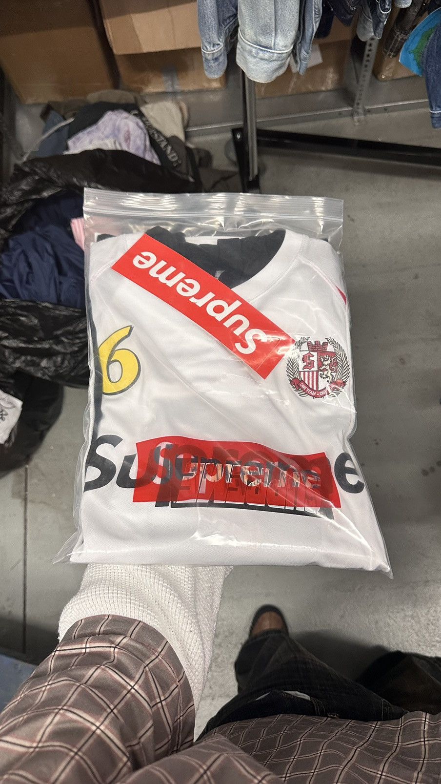 Supreme supreme white hooded soccer jersey Size US L / EU 52-54 / 3 - 3 Thumbnail