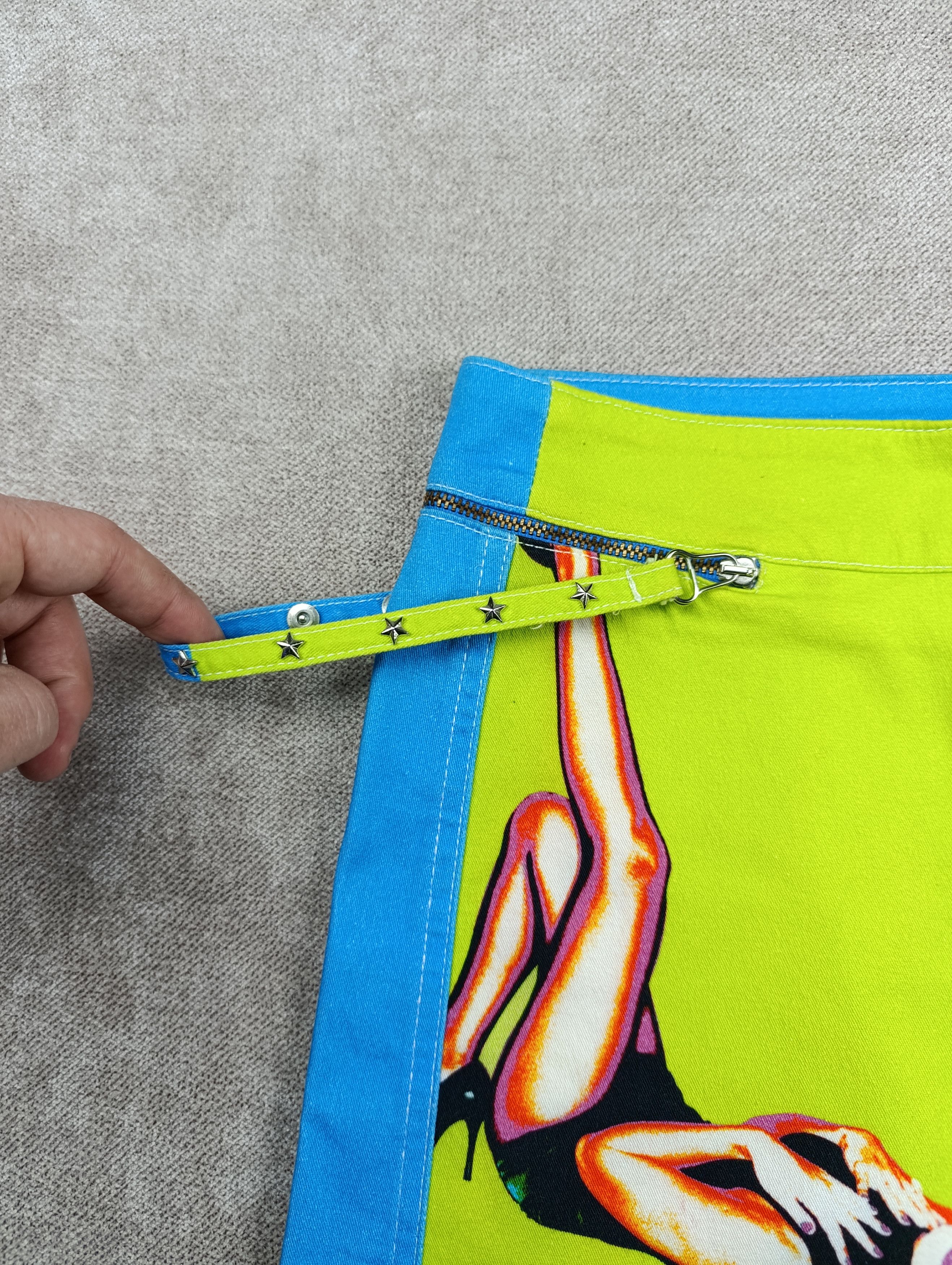 Versace Y2K DONATELLO VERSACE LOW WAISTED COLOURFUL MINI SKIRT Size 27" / US 4 / IT 40 - 4 Thumbnail