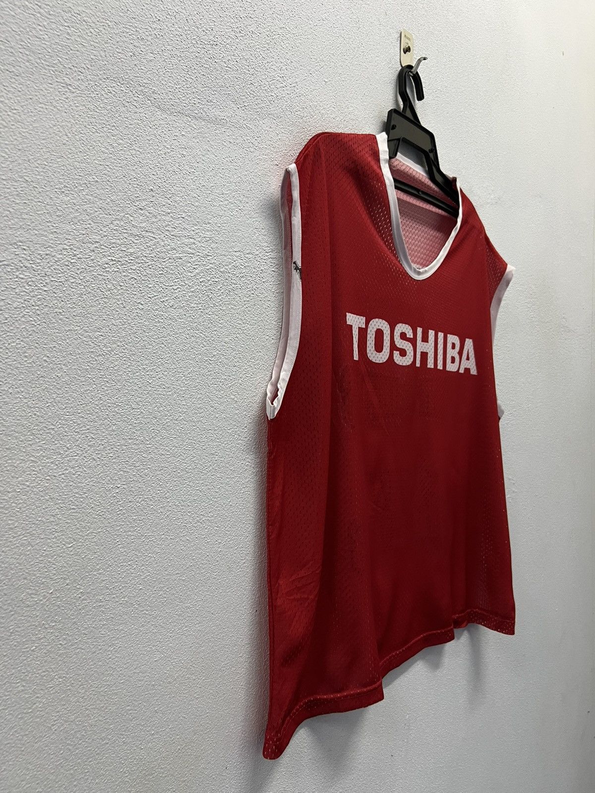 Vintage VINTAGE TOSHIBA BASKETBALL TEAM SLEEVELESS JERSEY Size US XL / EU 56 / 4 - 6 Thumbnail