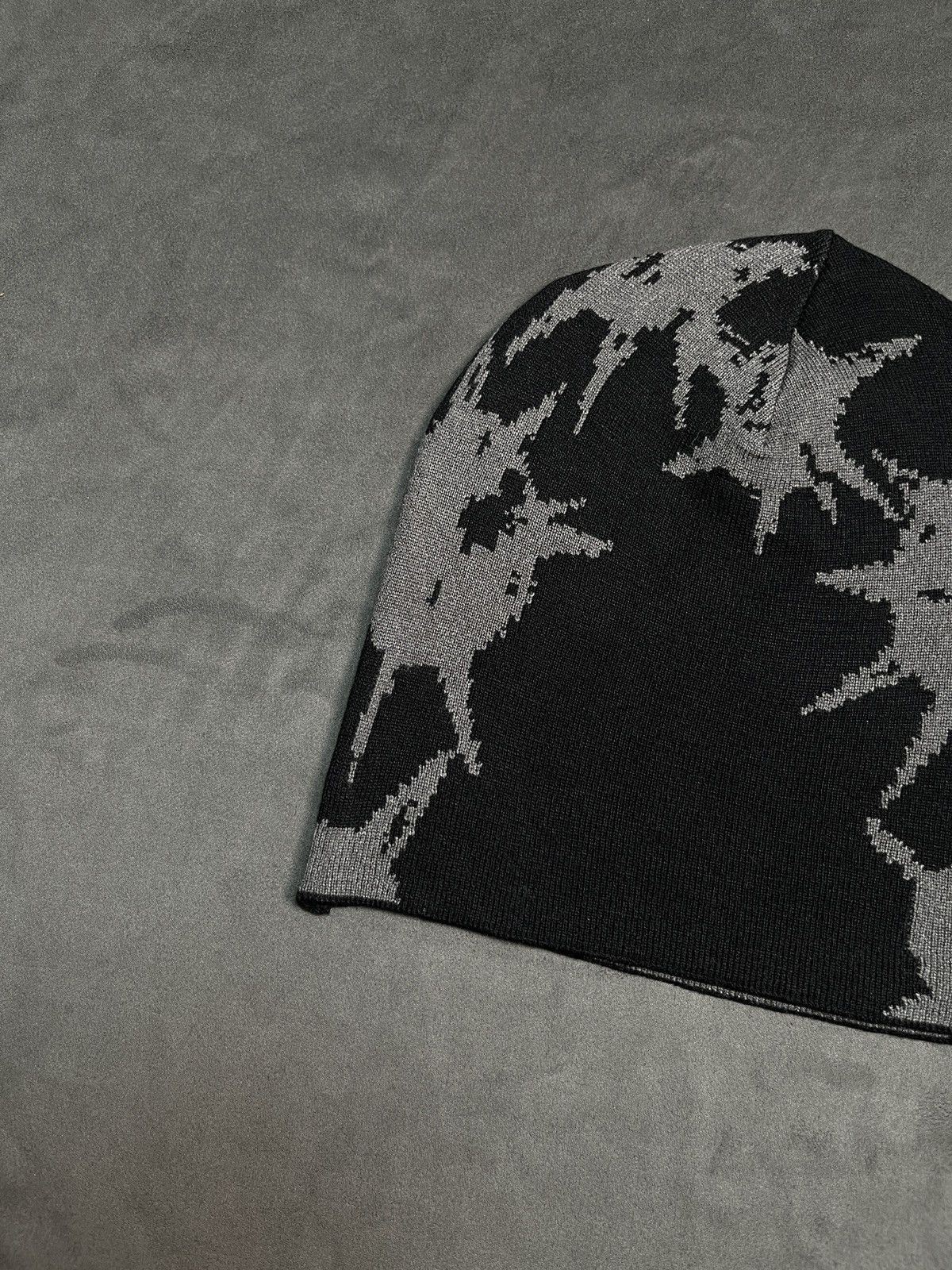 Japanese Brand Rare Y2k Spike Balls All Over Graphic No Cuff Beanie Hat OS Size ONE SIZE - 2 Thumbnail