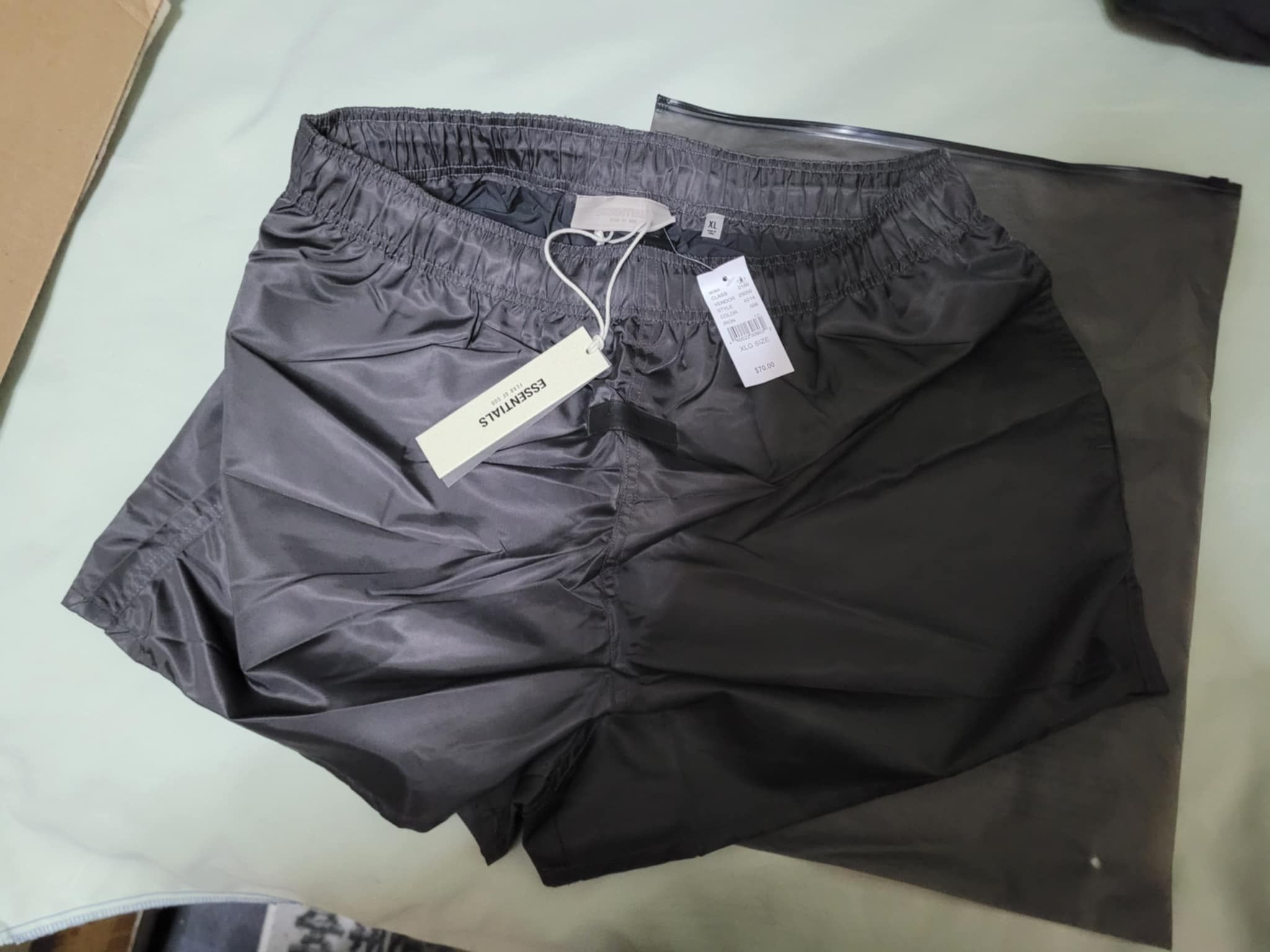 Fear of God Sz XL Fear of God Essentials Running Short IRON SS22 Size US 38 / EU 54 - 3 Thumbnail