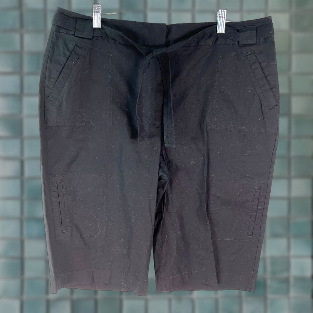 Vintage VINTAGE? No — Relativity Women’s Shorts Chino Flat Front Black 18 Casual Pocket Slash 14in Inseam Regular Rise 11in Belted 38in Waist Size 38" / US 16 / IT 52 - 1 Thumbnail