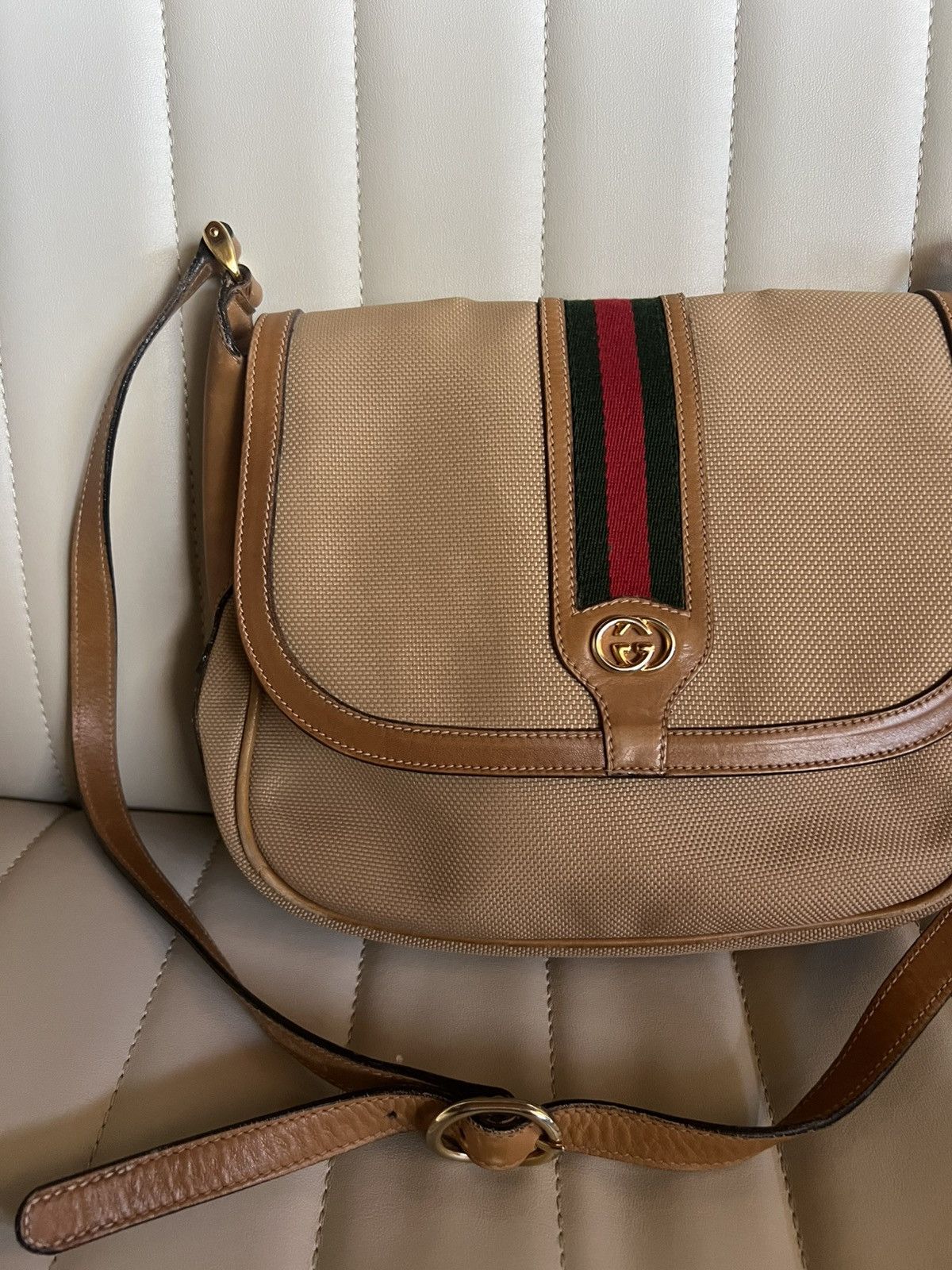 Gucci Gucci Vintage Tan and Brown Shoulder Bag Timeless Rare Size ONE SIZE - 2 Thumbnail