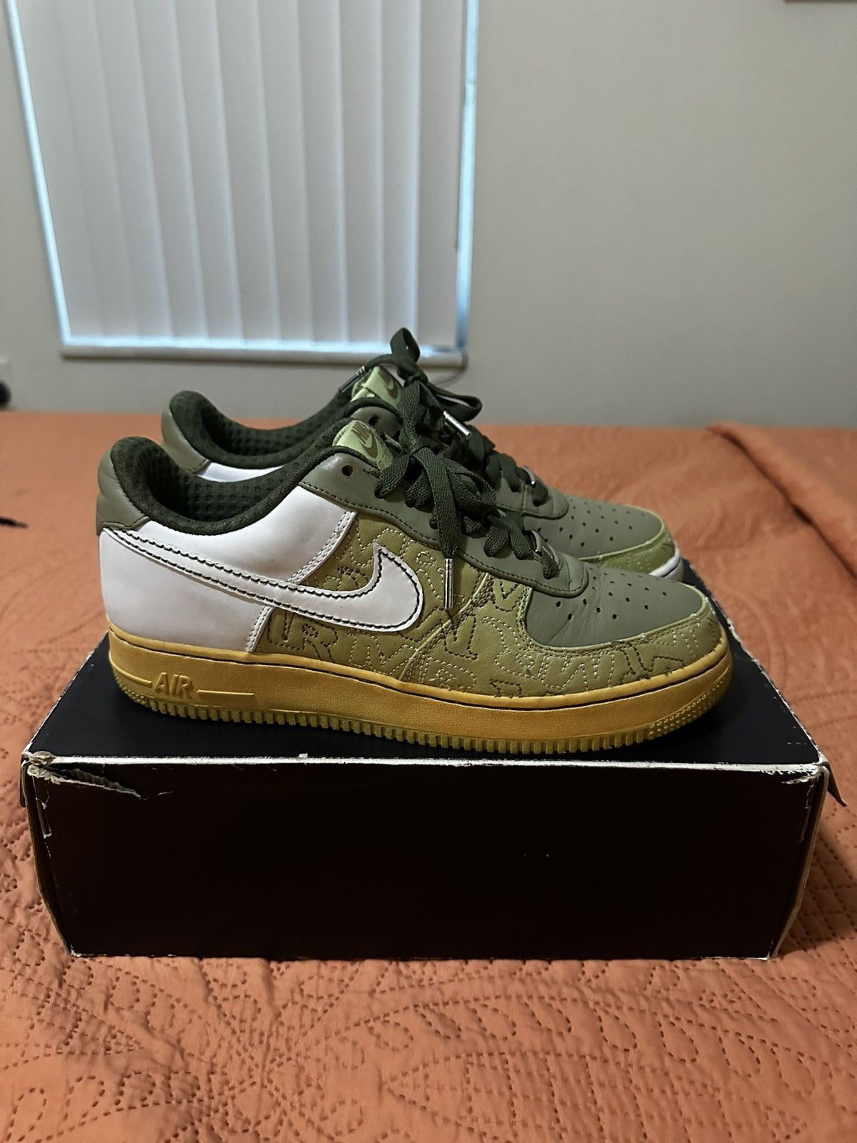 Nike WMNS AIR FORCE 1 PREMIUM '07 'PISTACHIO Size US 8.5 / EU 41-42 - 3 Thumbnail