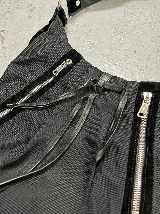 Yves Saint Laurent 2000s Yves Saint Laurent Black Multi-Zip Shoulder Bag Size ONE SIZE - 4 Thumbnail