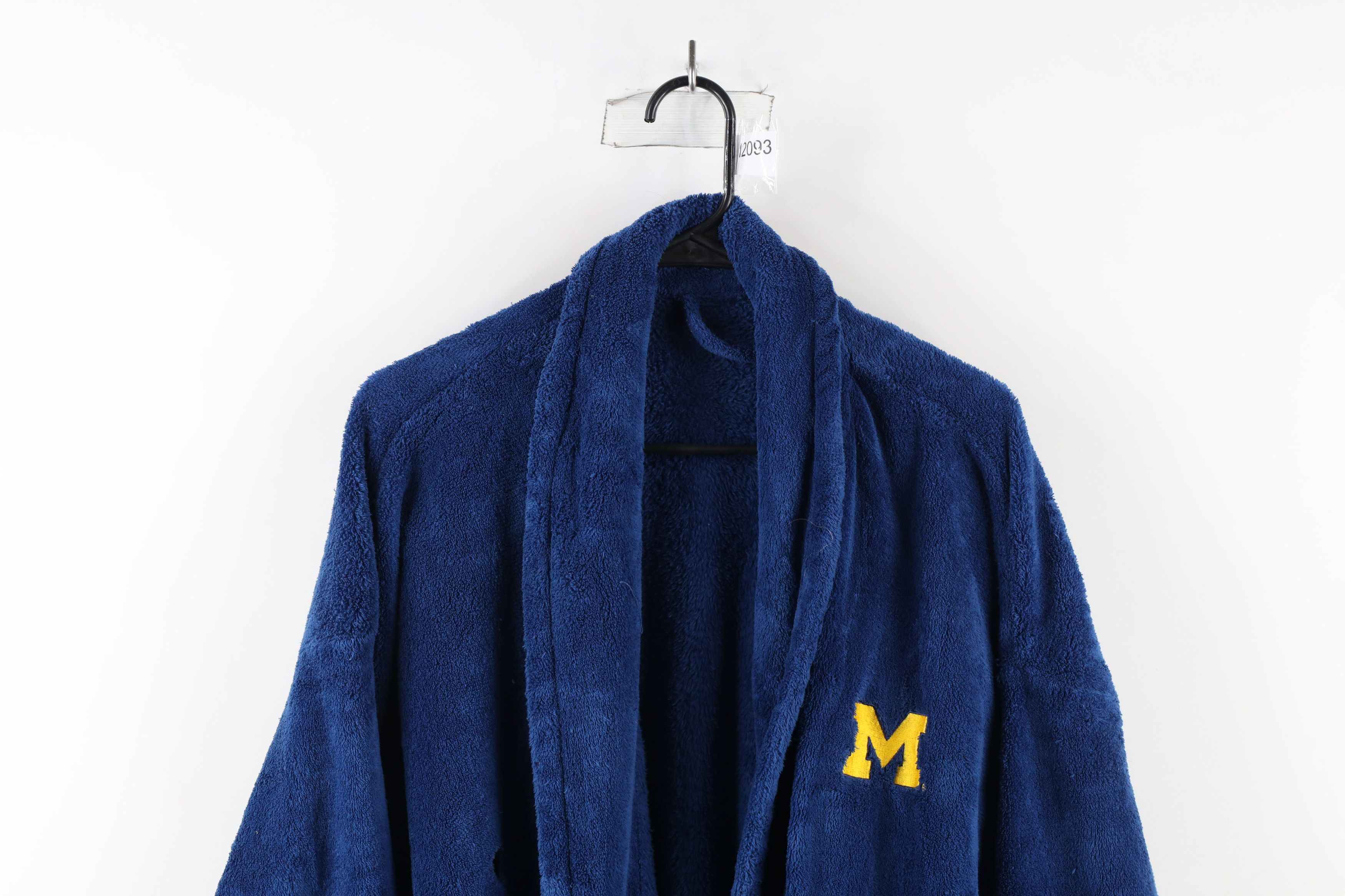 Vintage Vintage 90s Thrashed University of Michigan Fleece Robe Size US XL / EU 56 / 4 - 2 Thumbnail