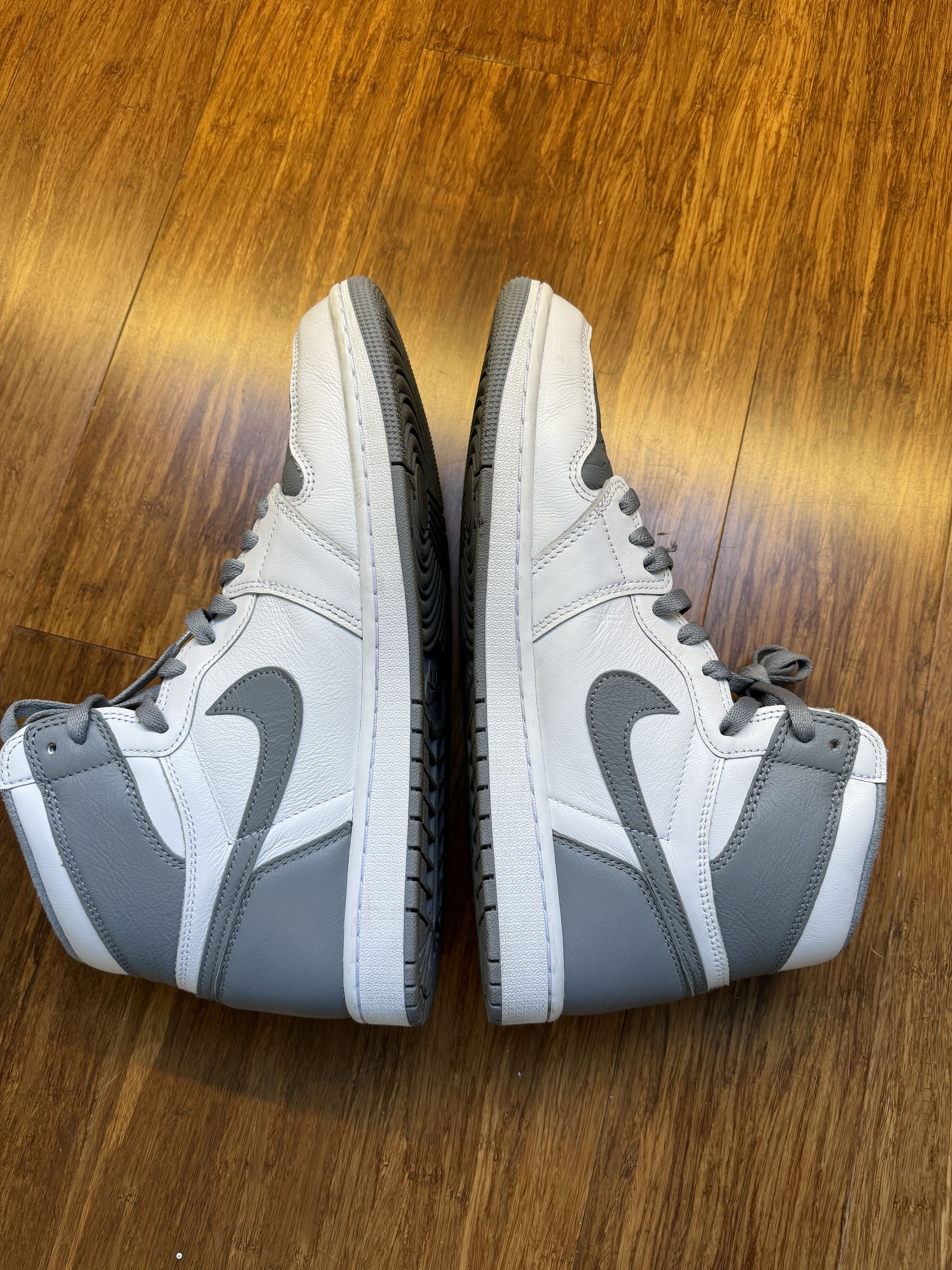 Jordan Brand Jordan 1 Retro High OG Stealth Size US 11 / EU 44 - 1 Thumbnail