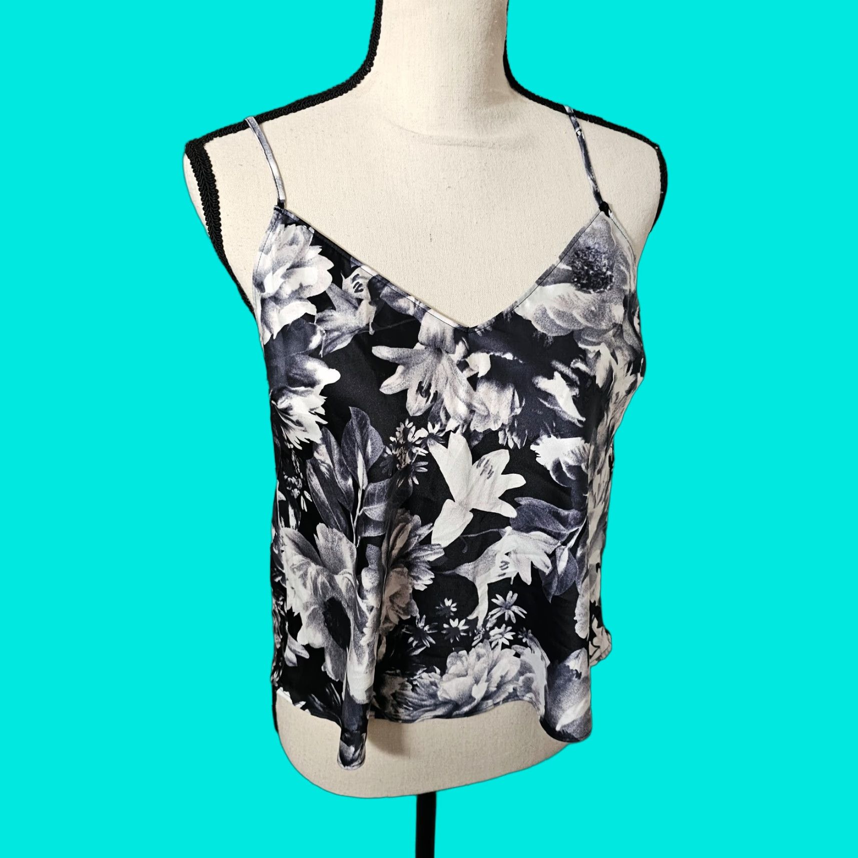 Victoria's Secret Victoria's Secret Top Medium Black Floral Print Lace Cami Lightweight Size M / US 6-8 / IT 42-44 - 1 Thumbnail