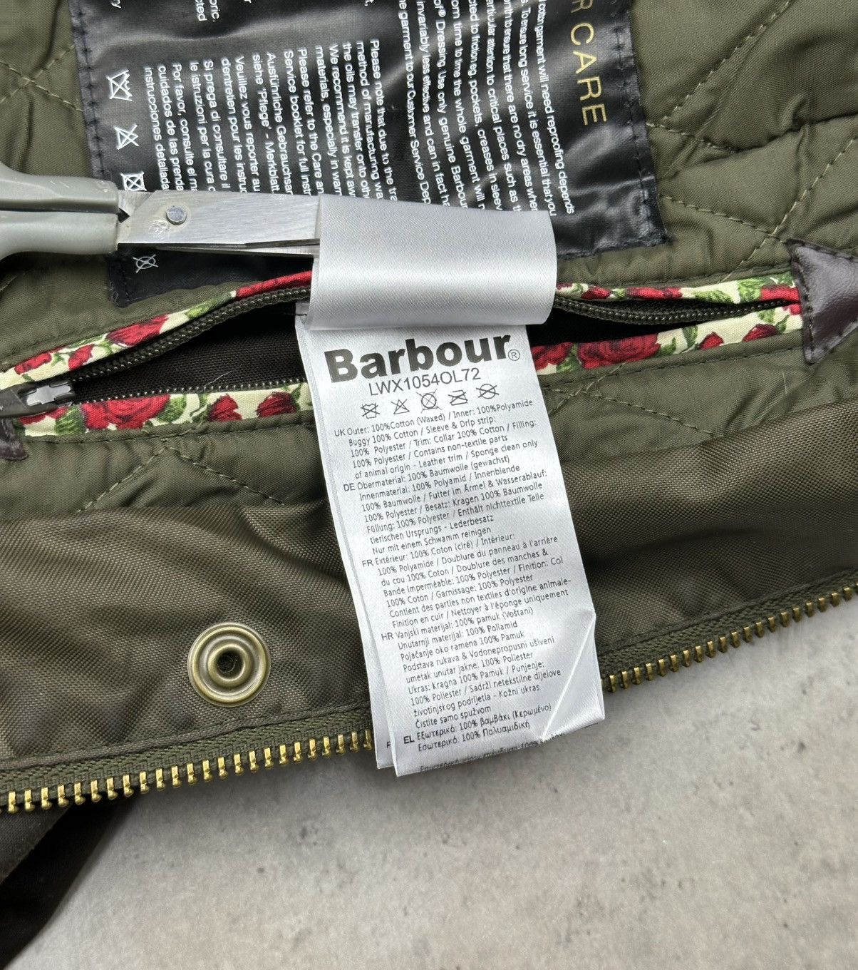 Barbour BARBOUR Olive Retail Morris Wax Jacket Medium Liberty Floral Size M / US 6-8 / IT 42-44 - 13 Thumbnail