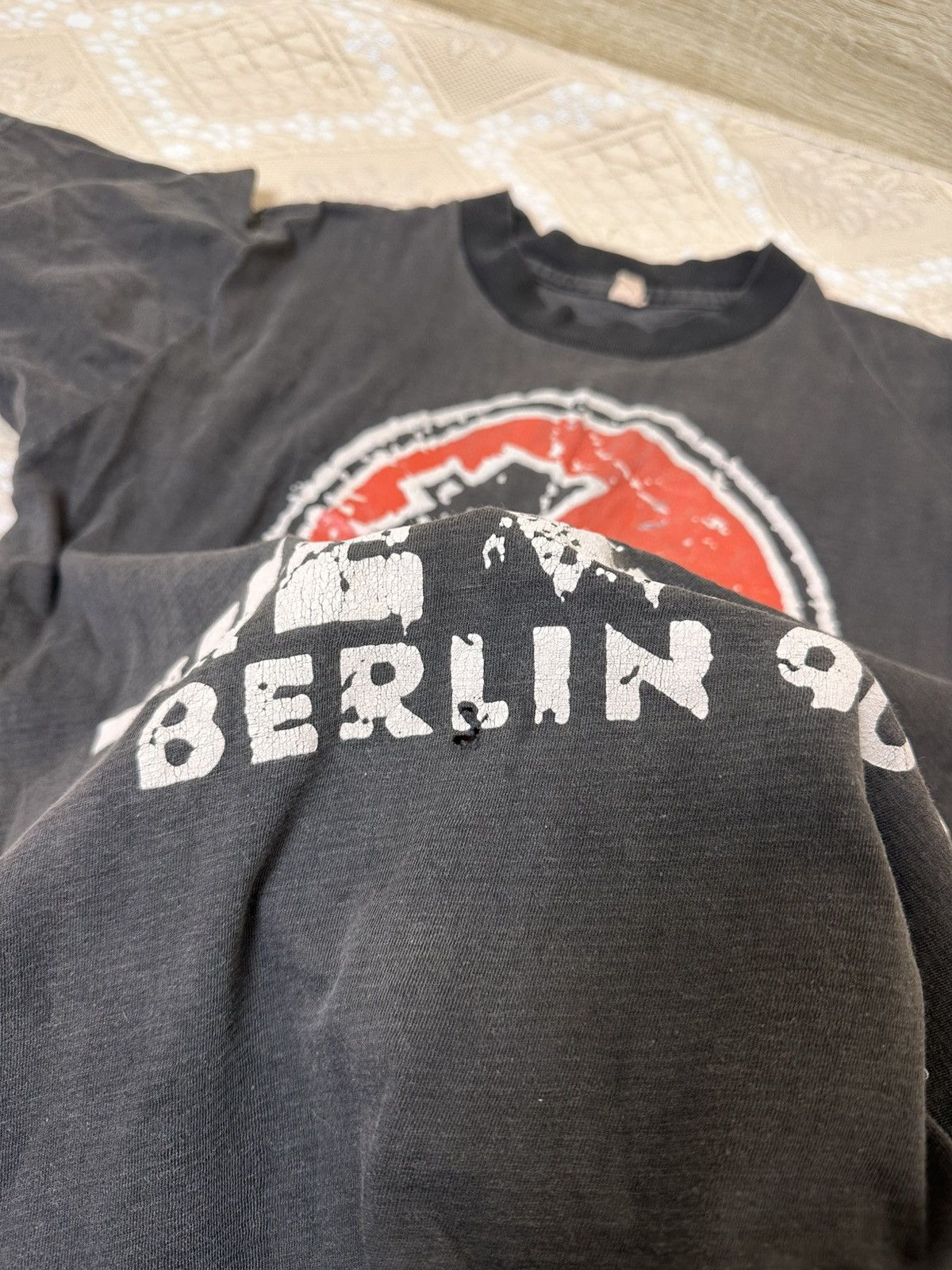 Band Tees 🔥 1990 Pink Floyd The Wall Live in Berlin Rock Band T Shirt Size US S / EU 44-46 / 1 - 7 Thumbnail