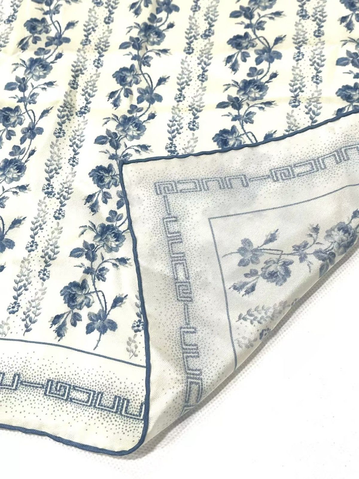 Gucci Blue Floral Silk Square Scarf Size ONE SIZE - 4 Thumbnail