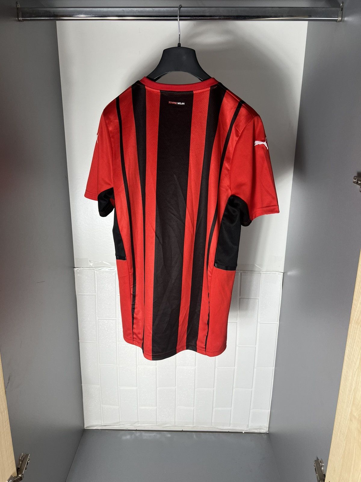 Vintage VERY RARE PUMA FC MILAN ITALY SOCCER JERSEY RETRO Y2K 90s Size US M / EU 48-50 / 2 - 8 Thumbnail