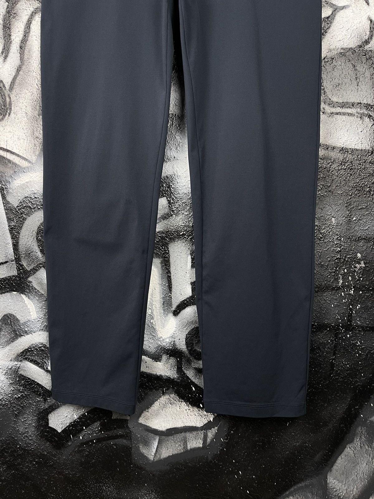 Uniqlo Uniqlo Airism Casual Chino Pants Men’s Size L Size US 34 / EU 50 - 10 Thumbnail
