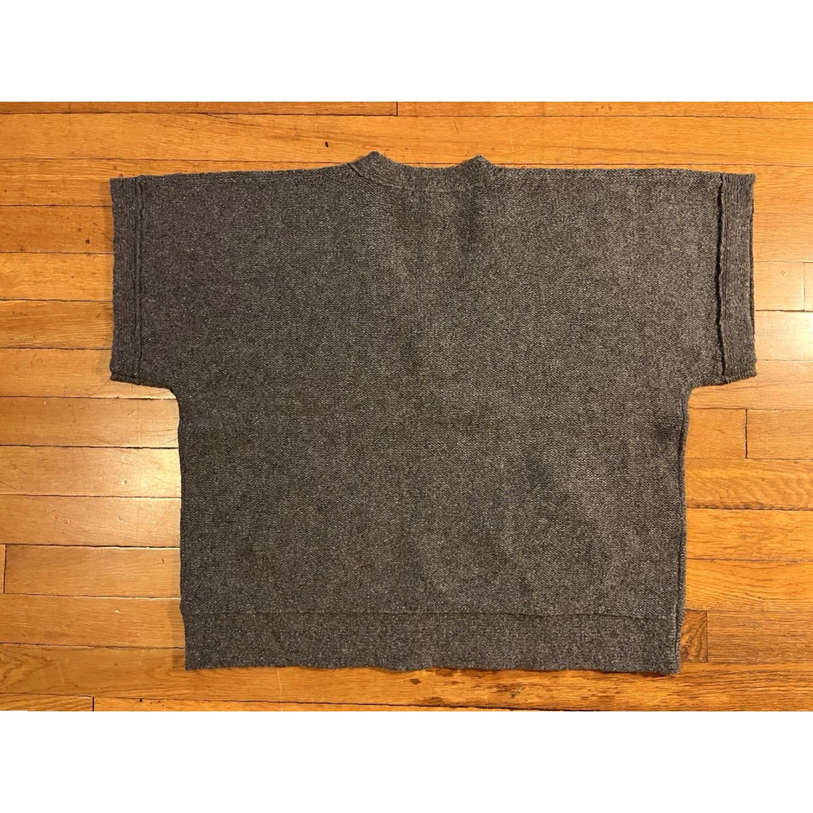 J.Crew J.CREW V-Neck Sweater Women’s M Grey Merino Wool Metallic Short Sleeve Shirt Women M Grey J.CREW Pullover Classic Designer Outdoor Gold dots? Size M / US 6-8 / IT 42-44 - 5 Thumbnail
