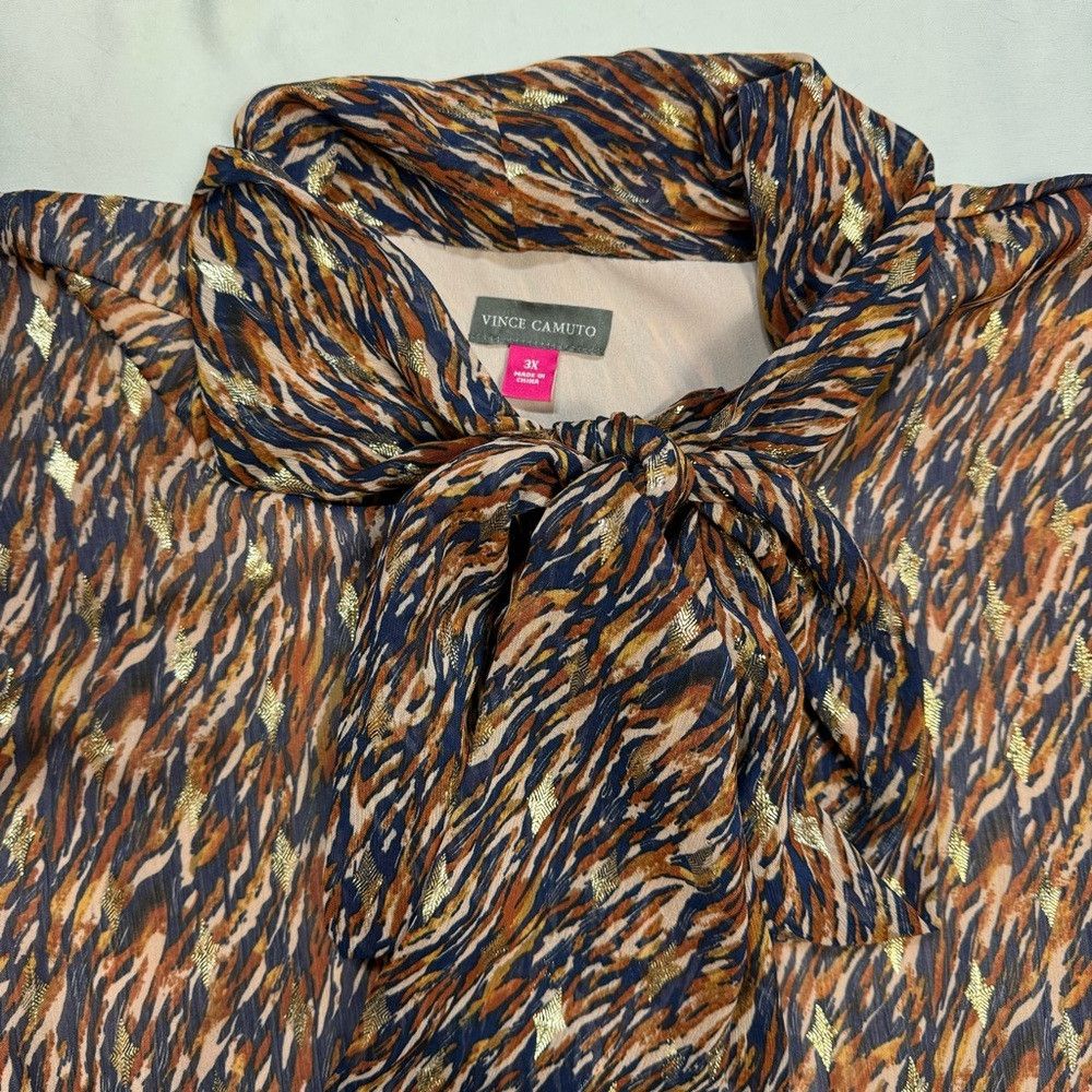 Vince Camuto New Vince Camuto Metallic Fleck Abstract Print Bow Blouse S Size 3XL / US 20-22 - 9 Thumbnail
