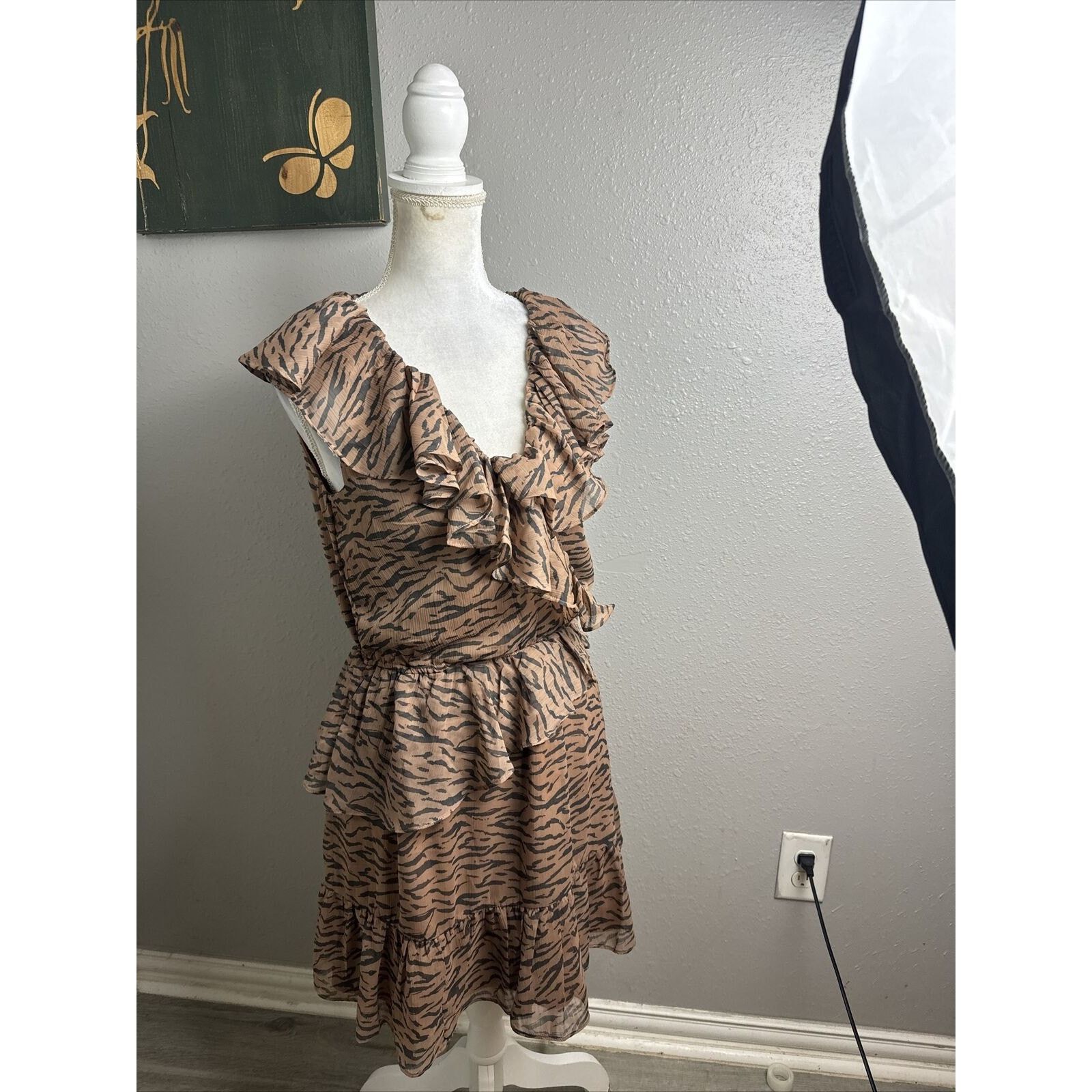 Wall + Water WALTER BAKER Shelly dress wrap-effect ruffled tiger crepon m Size M / US 6-8 / IT 42-44 - 6 Thumbnail