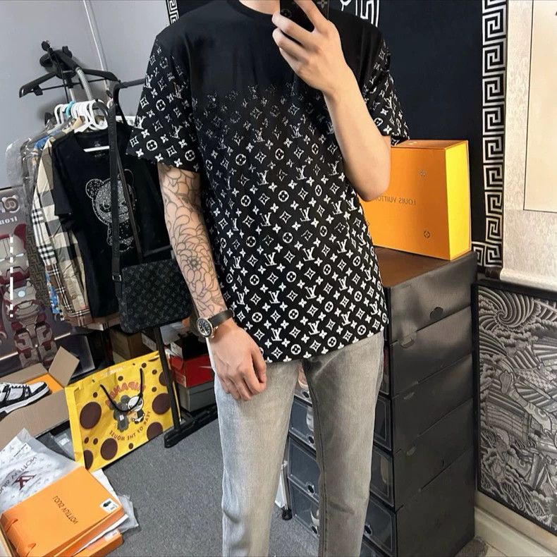 Louis Vuitton Louis Vuitton Black full-print dark gradient logo short sl Size US M / EU 48-50 / 2 - 1 Thumbnail
