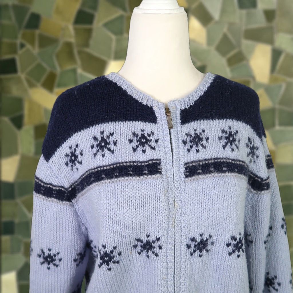 Vintage VINTAGE 90s light and navy blue snowflake wool knit cardigan sweater M Size M / US 6-8 / IT 42-44 - 1 Thumbnail