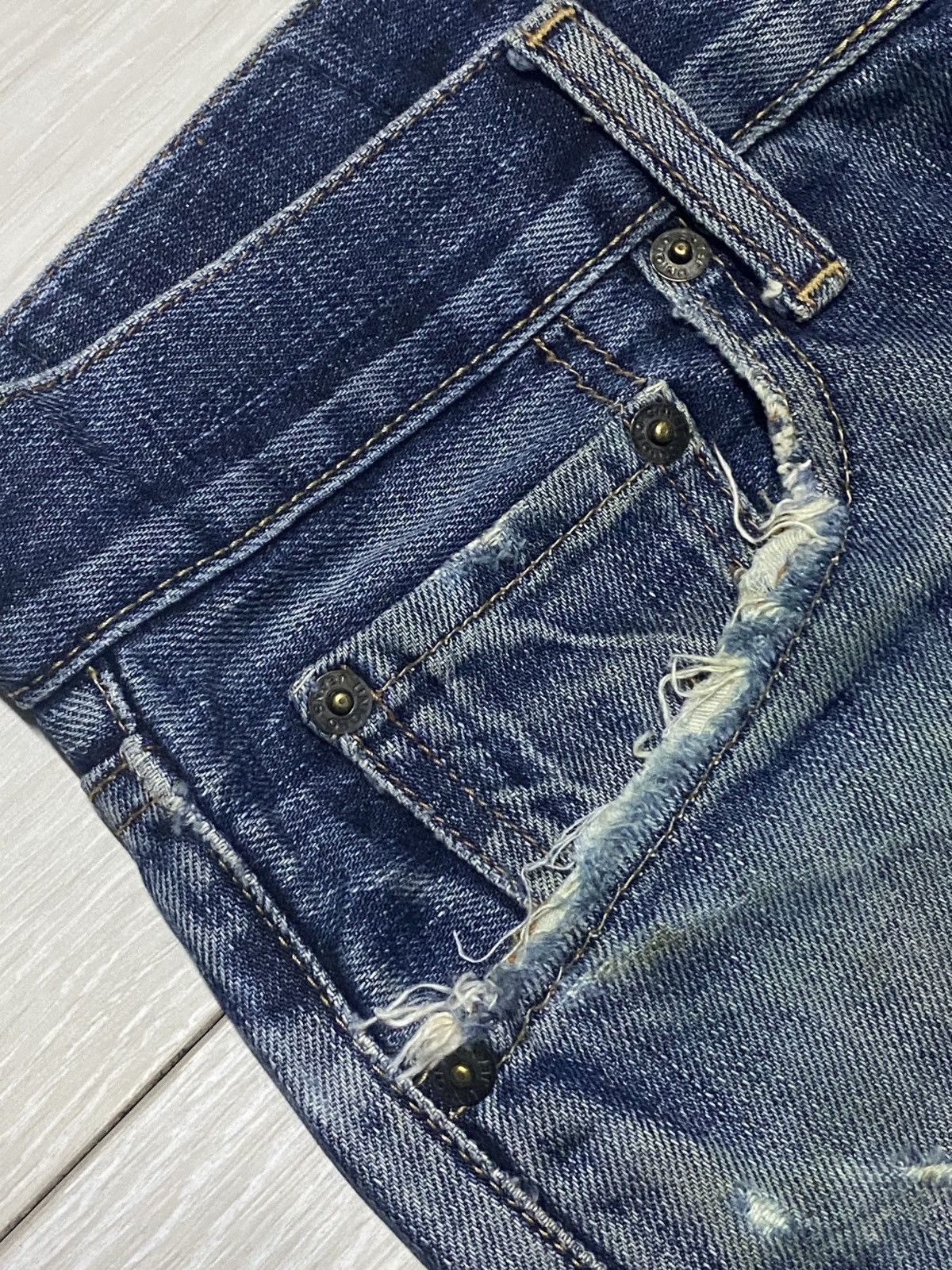 Japanese Brand Vintage Uniqlo S-003 Faded Wash Grunge Distressed Baggy Jean Size US 30 / EU 46 - 9 Thumbnail