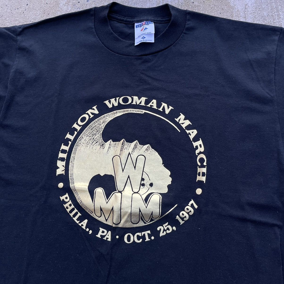 Jerzees Vintage 90s MILLION WOMAN MARCH Shirt Size US L / EU 52-54 / 3 - 2 Thumbnail