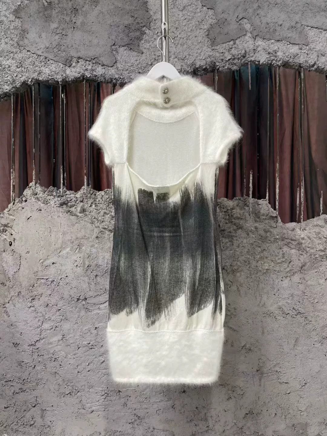 Chanel chanel rabbit fur backless dress Size M / US 6-8 / IT 42-44 - 1 Thumbnail