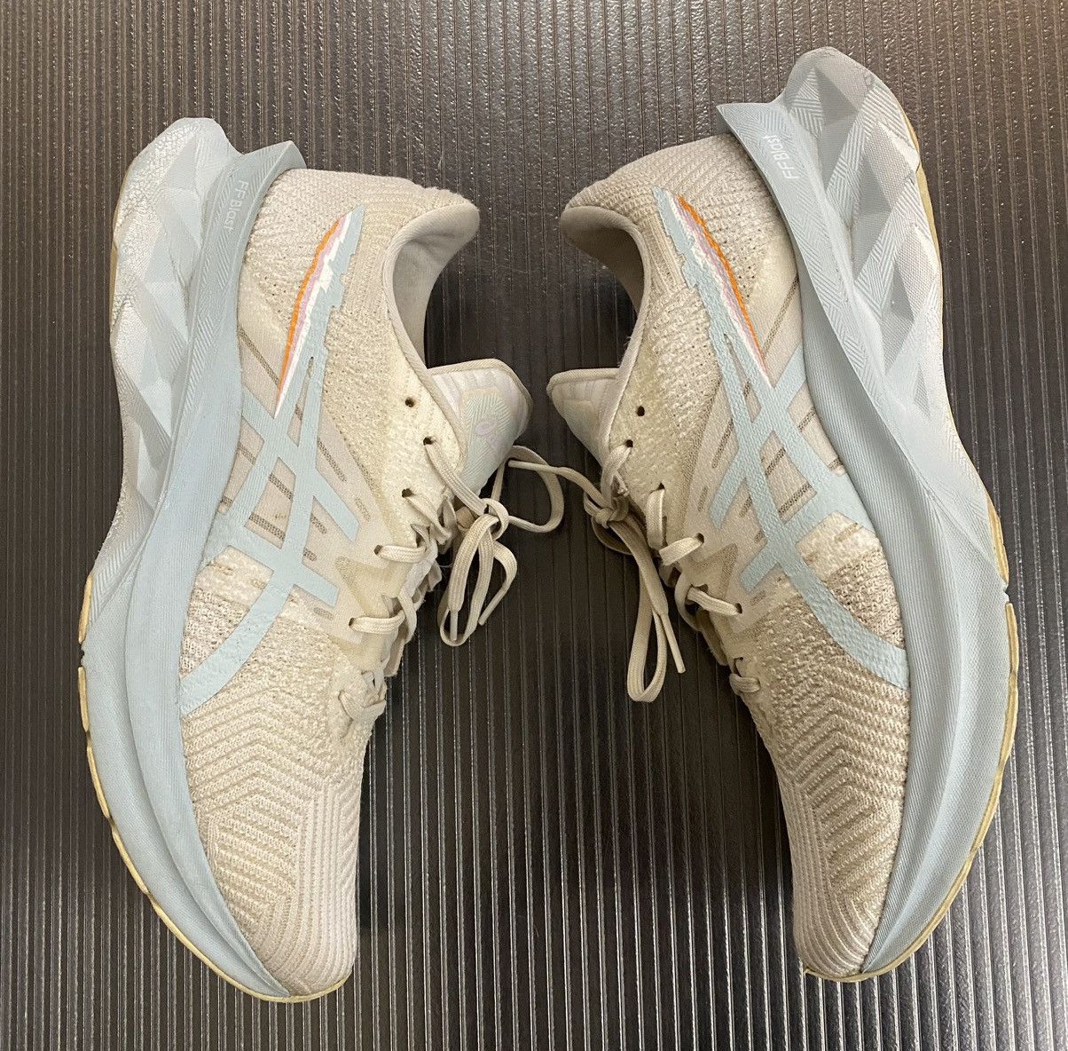 Asics ASICS NOVABLAST WHITE AQUA ANGEL 10 Size US 10 / IT 40 - 2 Thumbnail