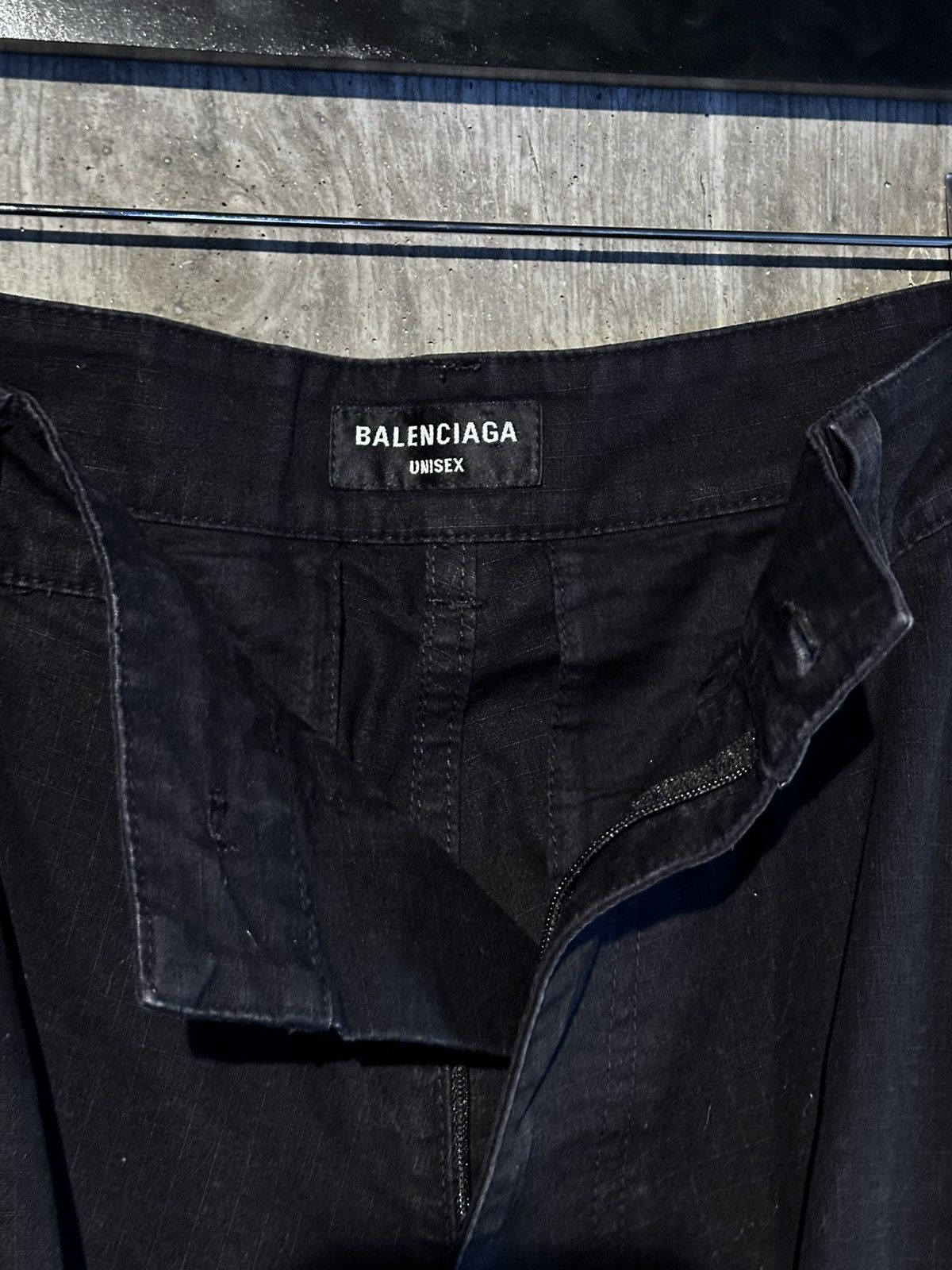 Balenciaga BALENCIAGA PULLED FLARE CARGOS AW22 Size US 32 / EU 48 - 2 Thumbnail