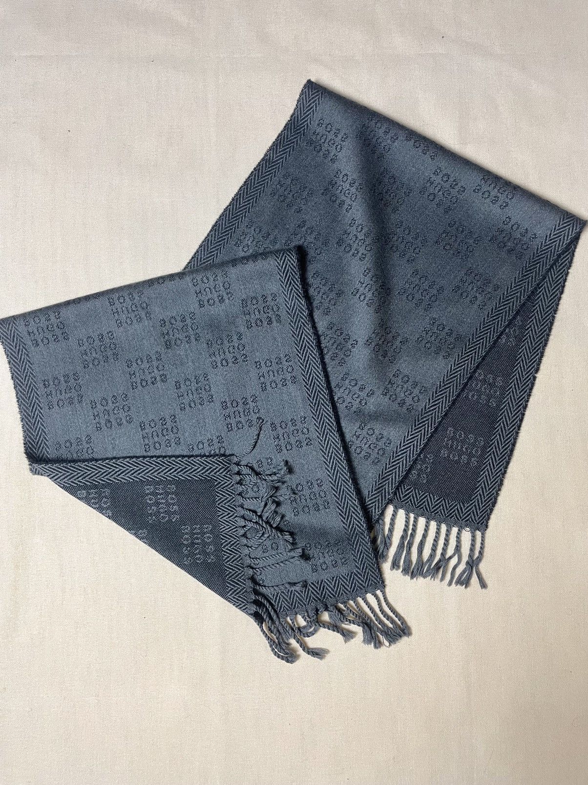 Hugo Boss Hugo Boss wool gray logo scarf Size ONE SIZE - 12 Thumbnail