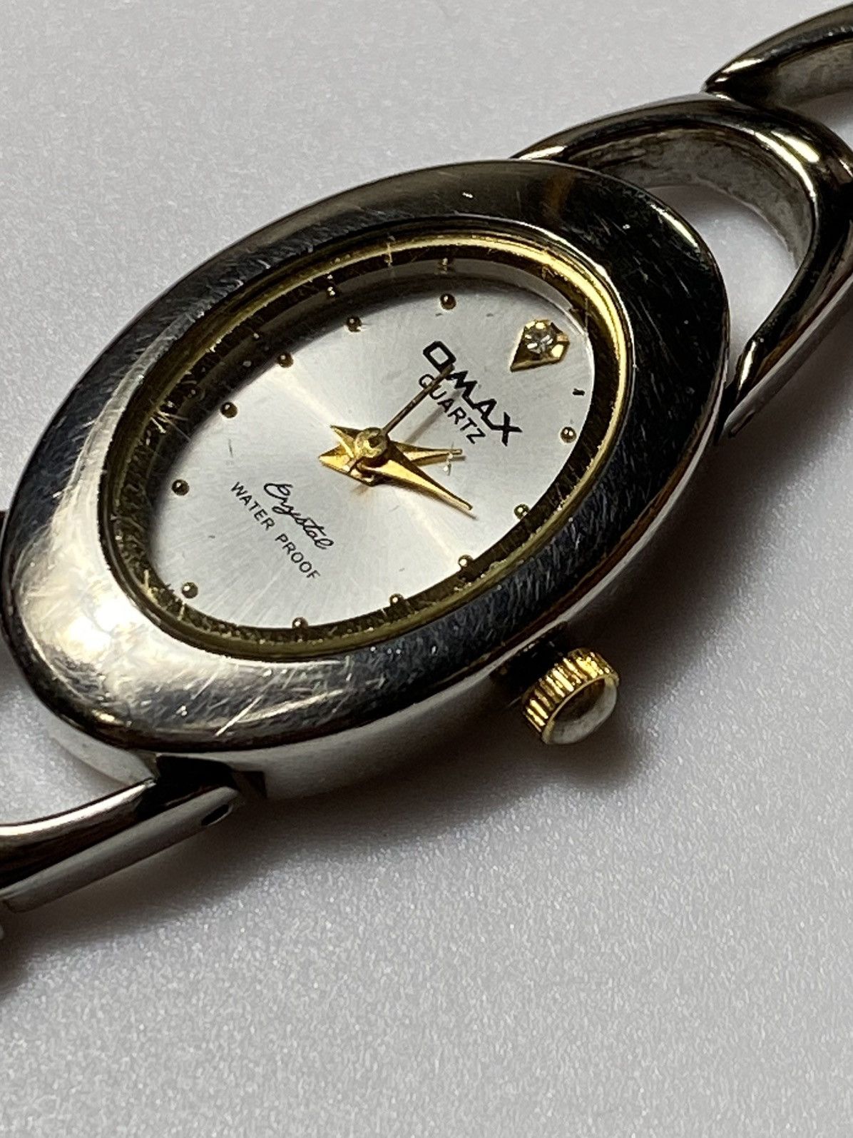 Japanese Brand Futuristic Oval Omax Quartz Watch - Japanese Brand Size ONE SIZE - 3 Thumbnail
