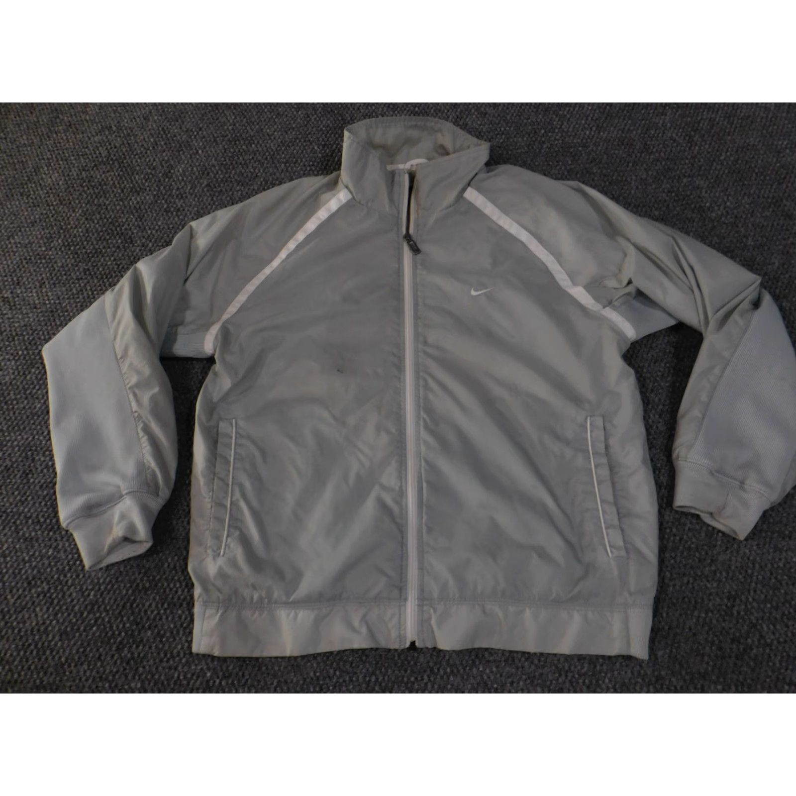 Nike **Vintage Nike Gray Windbreaker Jacket Medium Women's** User: Vintage Nike Gray Windbreaker Jacket Medium Women's Size M / US 6-8 / IT 42-44 - 4 Thumbnail