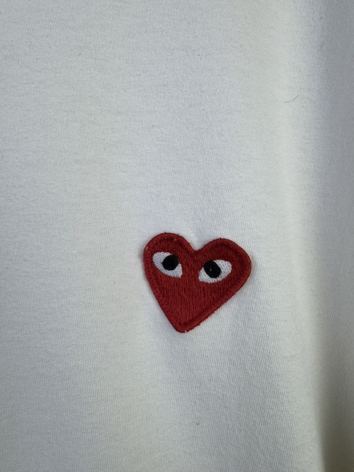Comme des Garcons PLAY Comme des Garçons Play white T-shirt with a red heart logo Size US XL / EU 56 / 4 - 4 Thumbnail